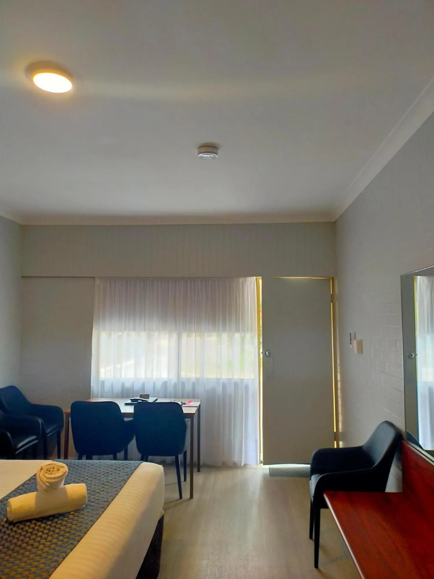 Bed in Bayview Motel