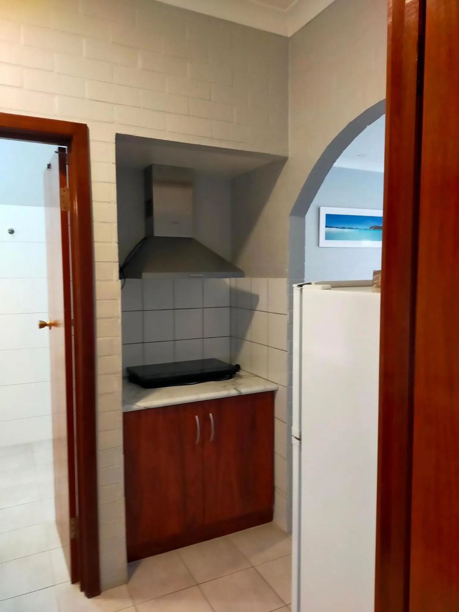 Kitchen or kitchenette in Bayview Motel