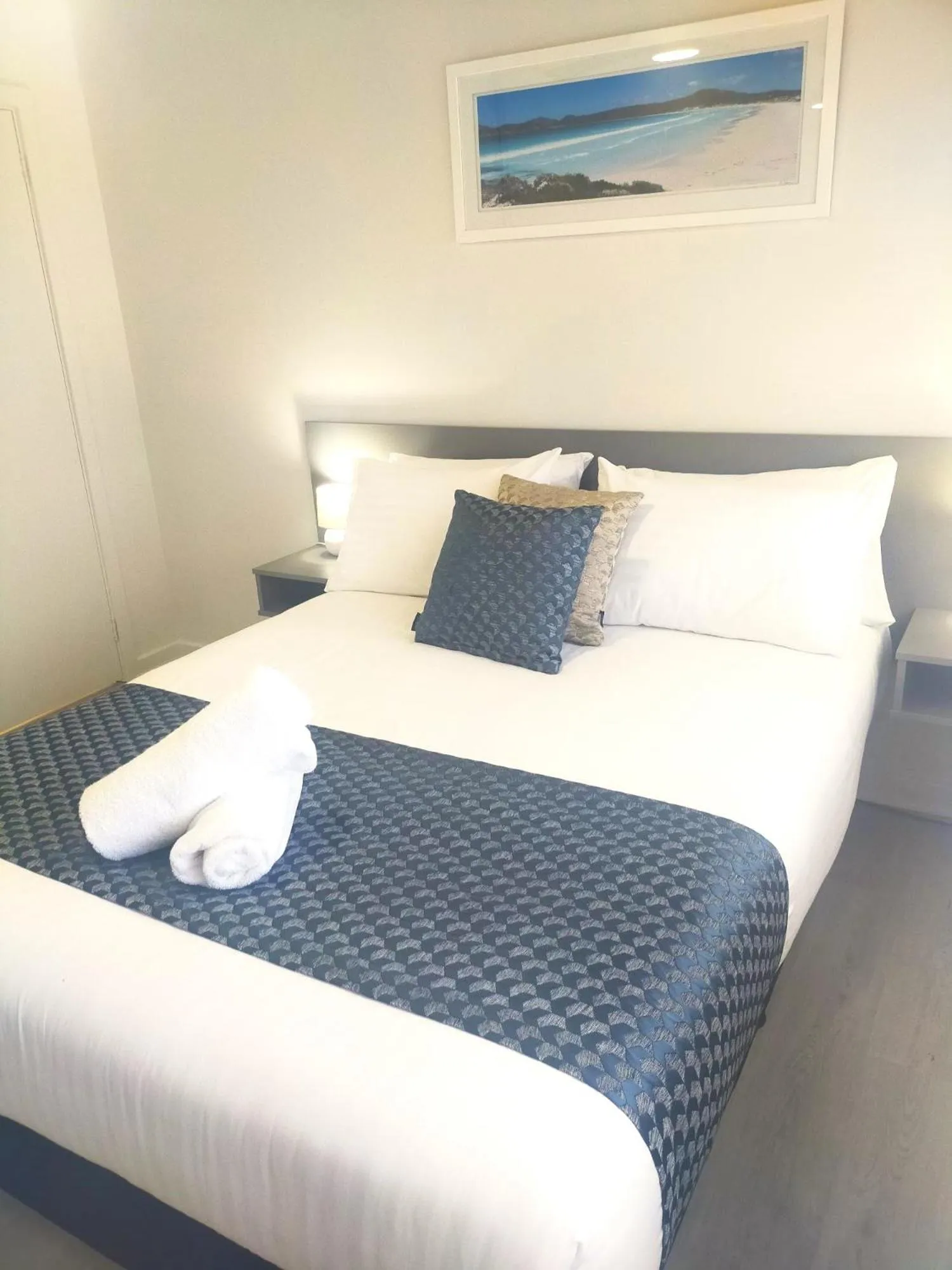 Bed in Bayview Motel