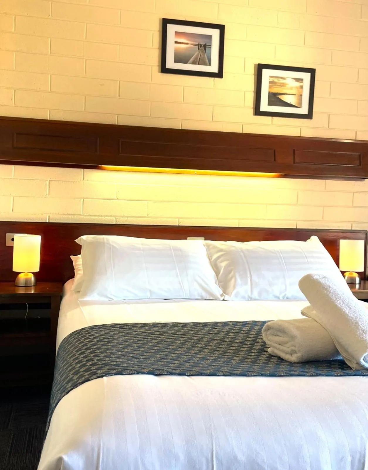 Bed in Bayview Motel