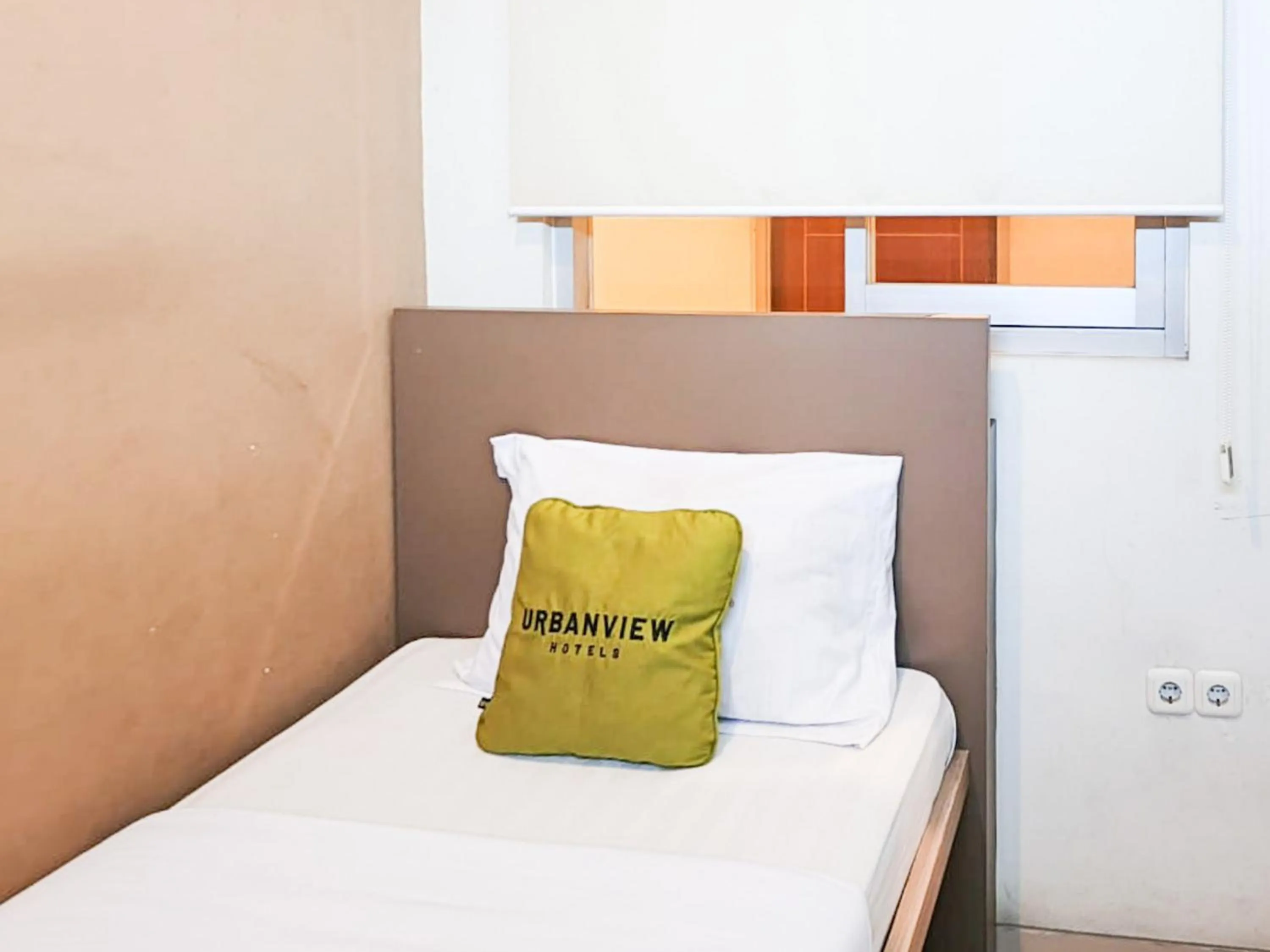 Bedroom, Bed in Urbanview Hotel Syariah Graha 8 Bubutan Surabaya