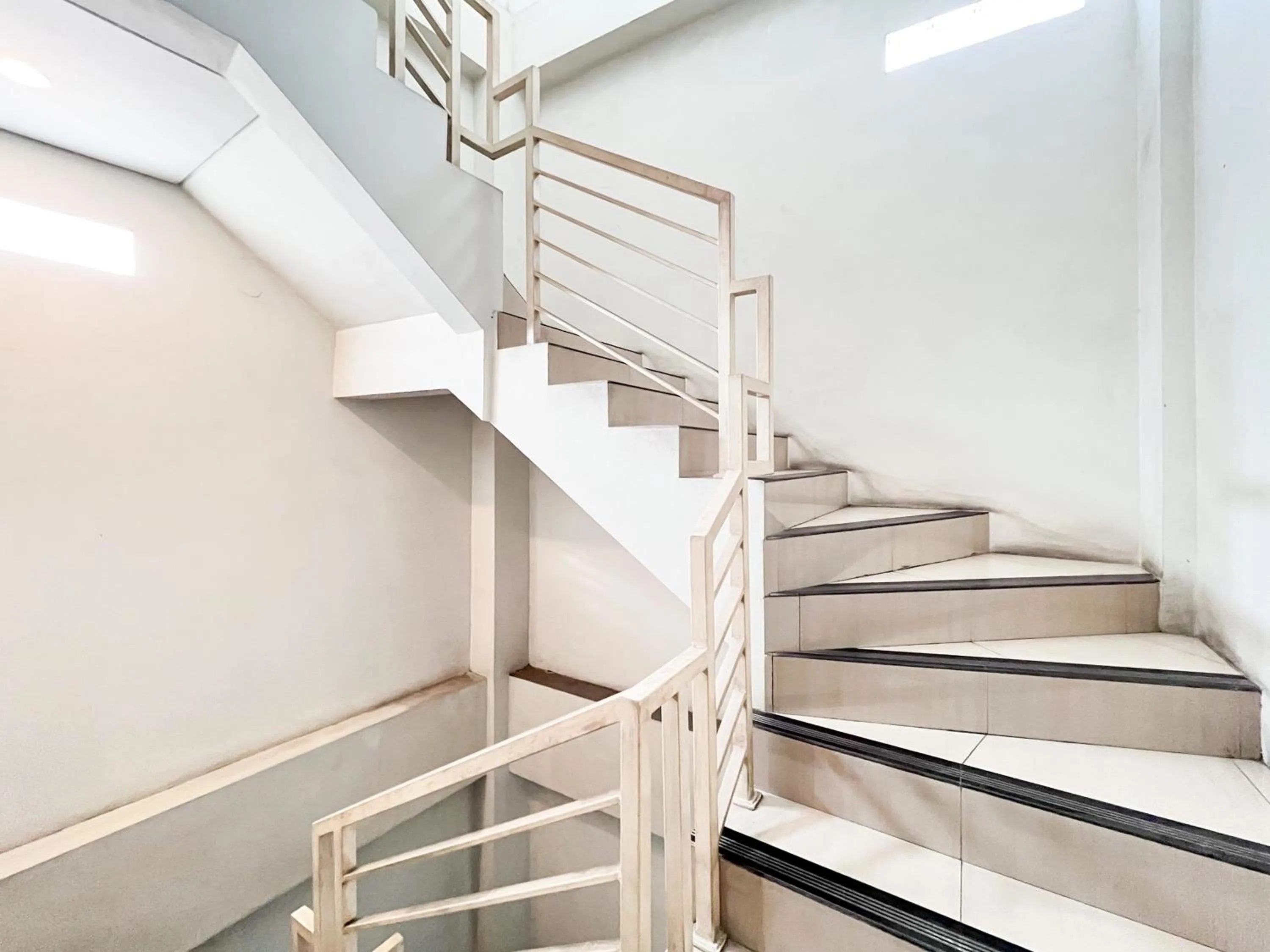 Property building in Urbanview Hotel Syariah Graha 8 Bubutan Surabaya