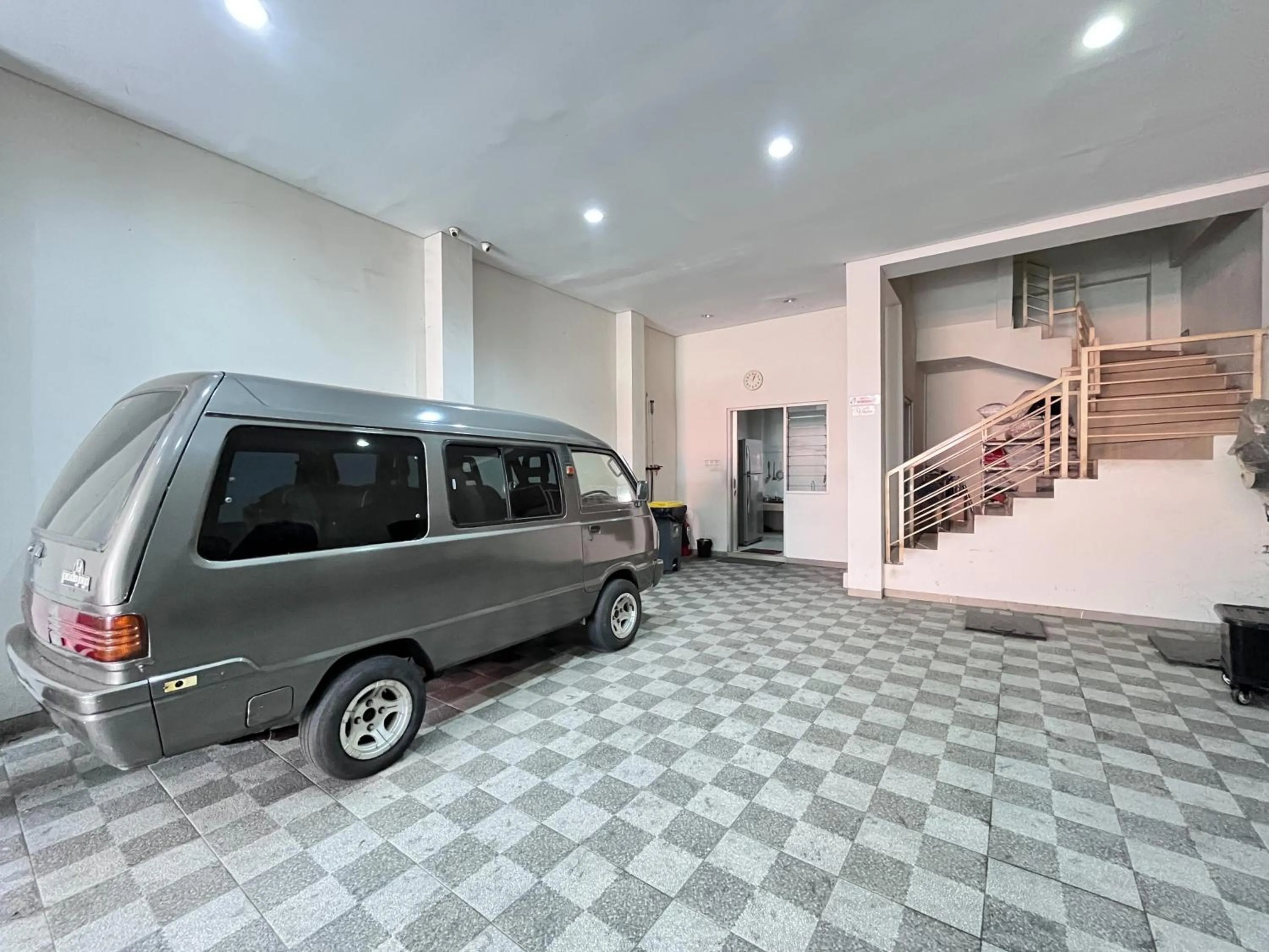 Parking in Urbanview Hotel Syariah Graha 8 Bubutan Surabaya