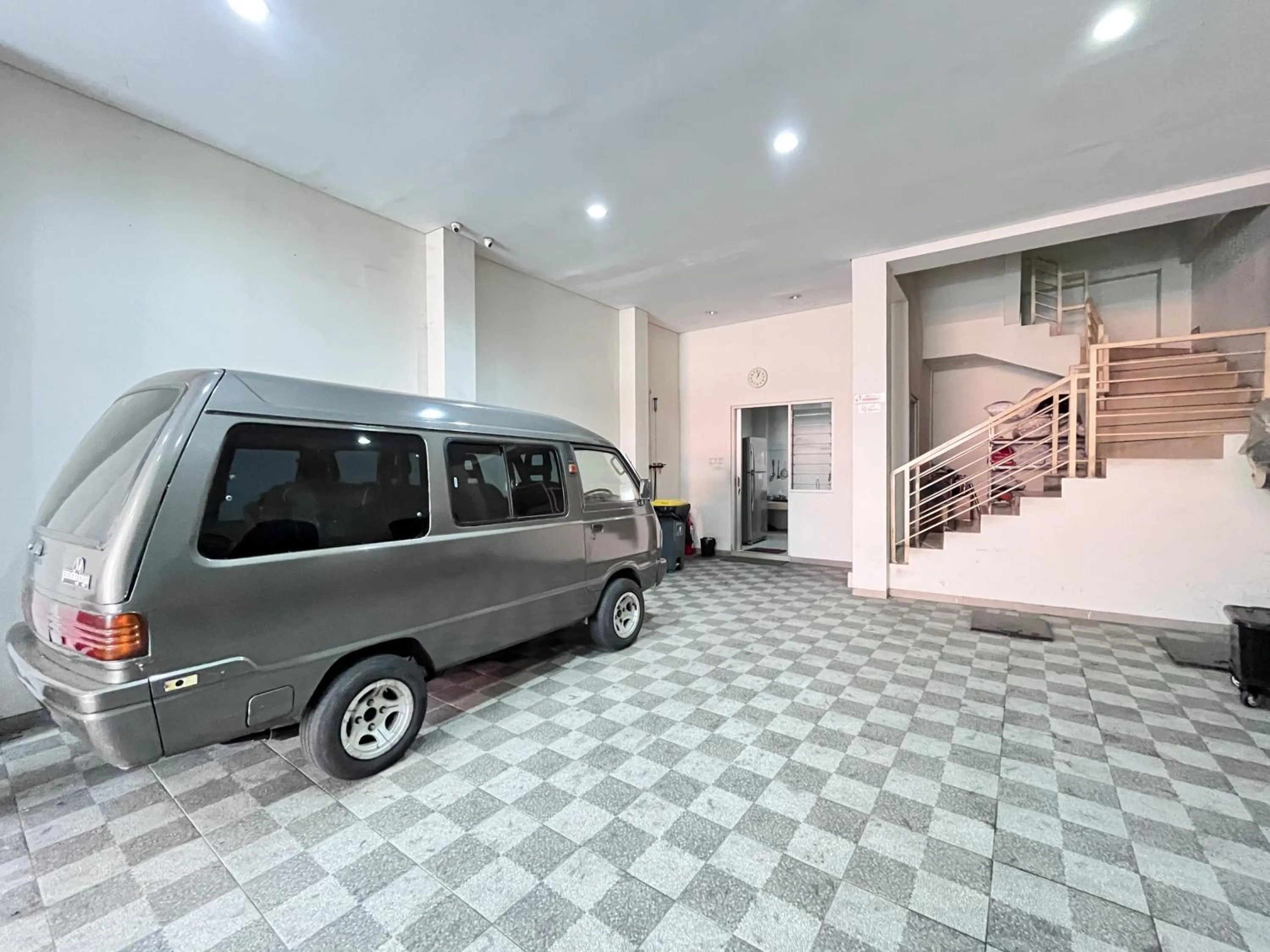 Parking in Urbanview Hotel Syariah Graha 8 Bubutan Surabaya