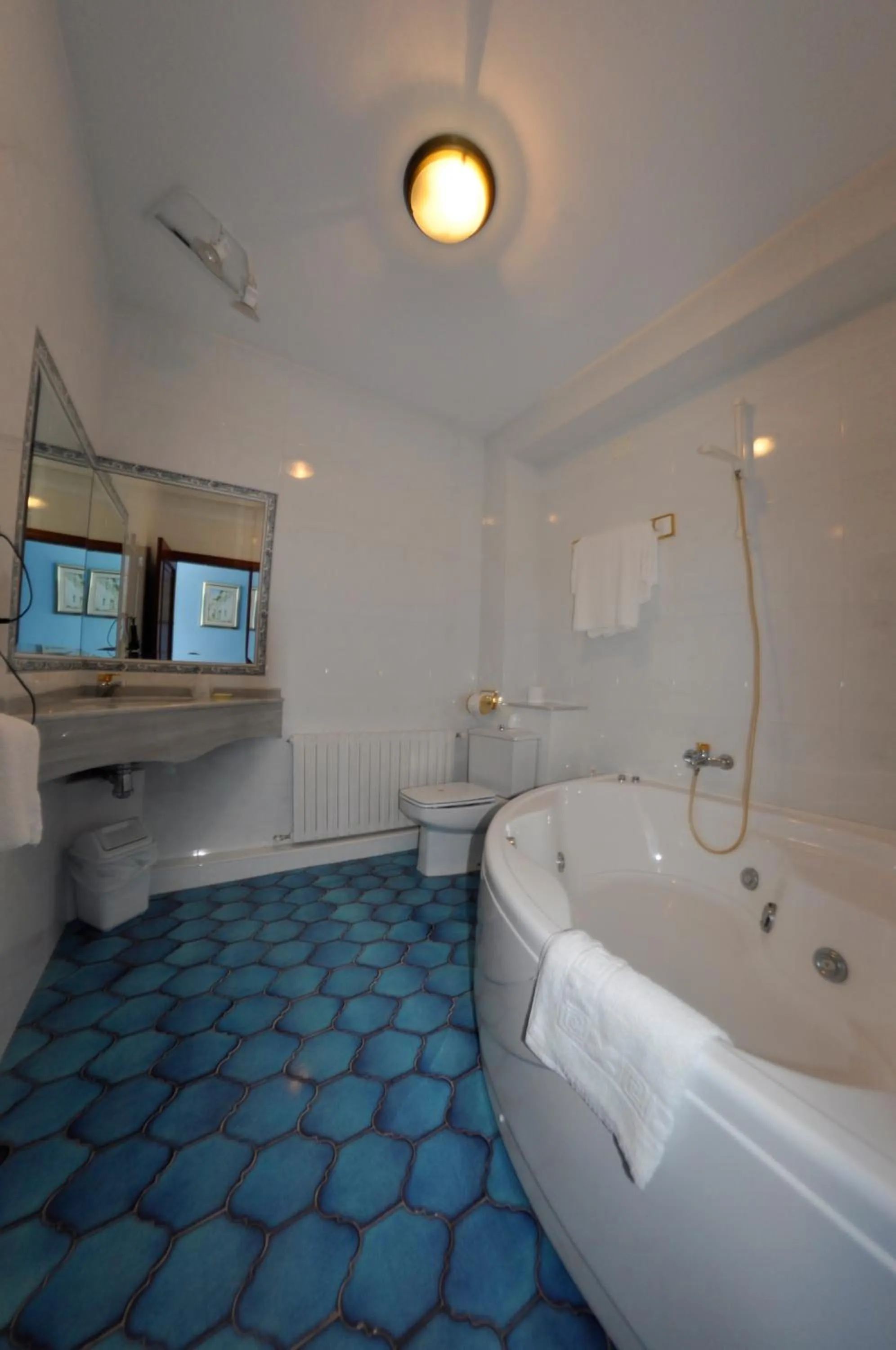 Bathroom in Hotel Galicia