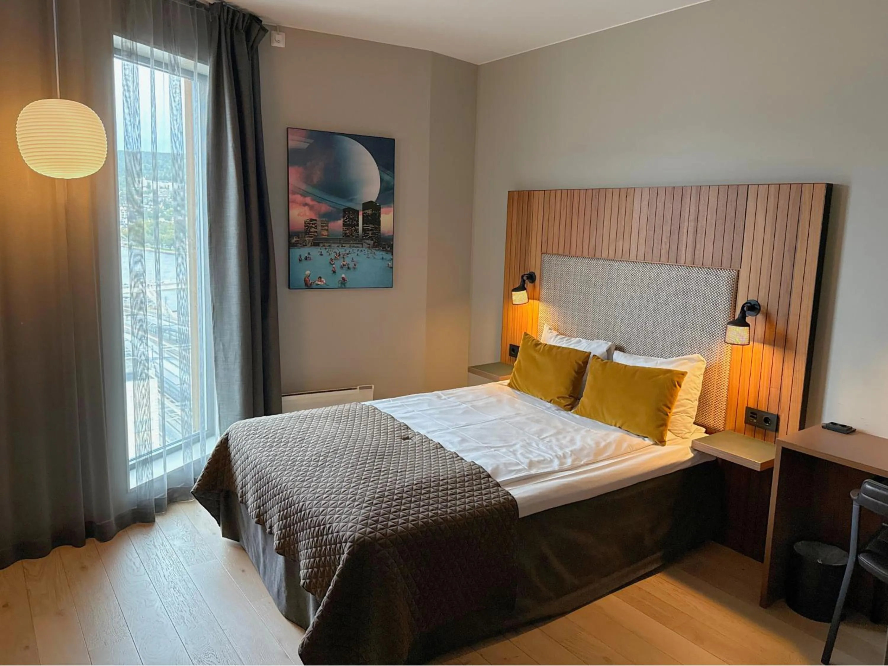 Bed in Quality Hotel River Station