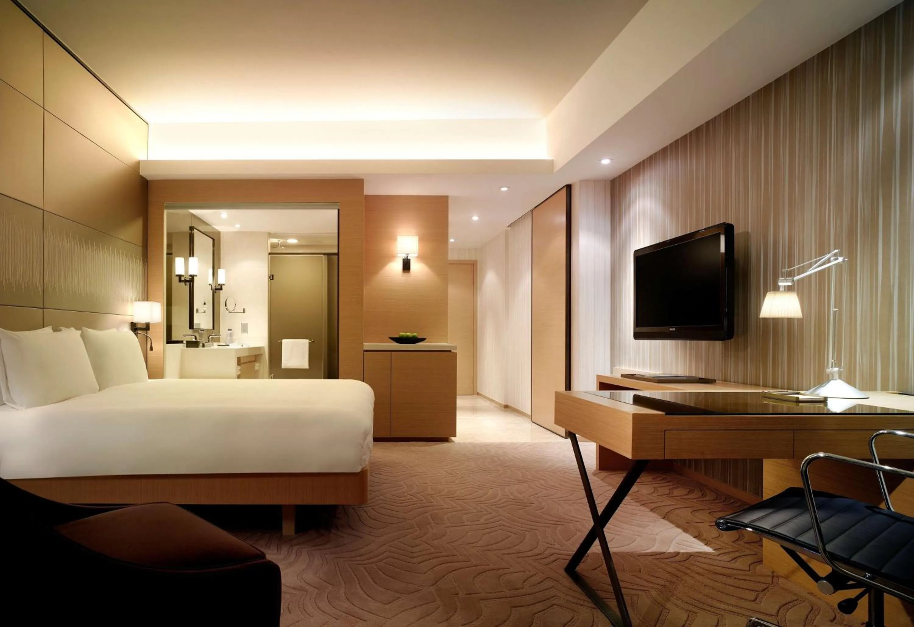 Photo of the whole room, Bed in Hyatt Regency Hong Kong, Sha Tin