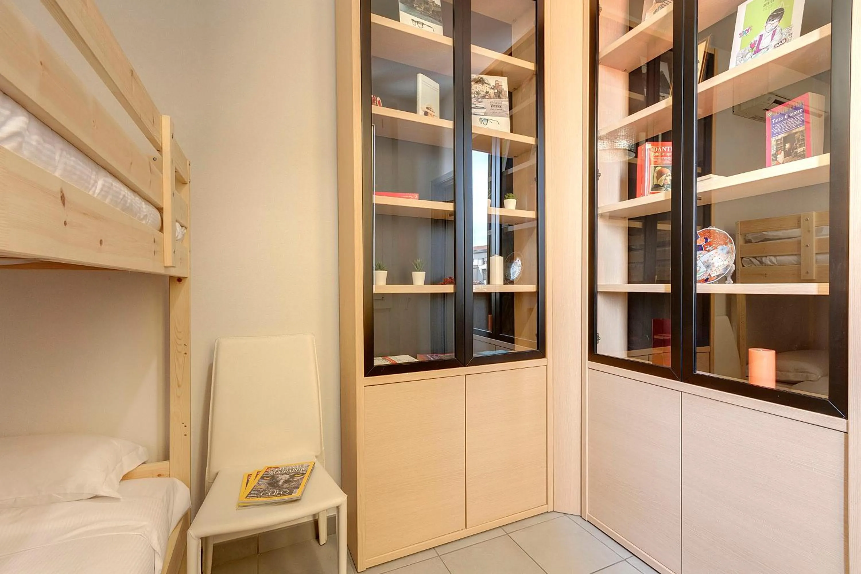 Bedroom, Bed in Binario9 Terrace Apartment by Mamo Florence