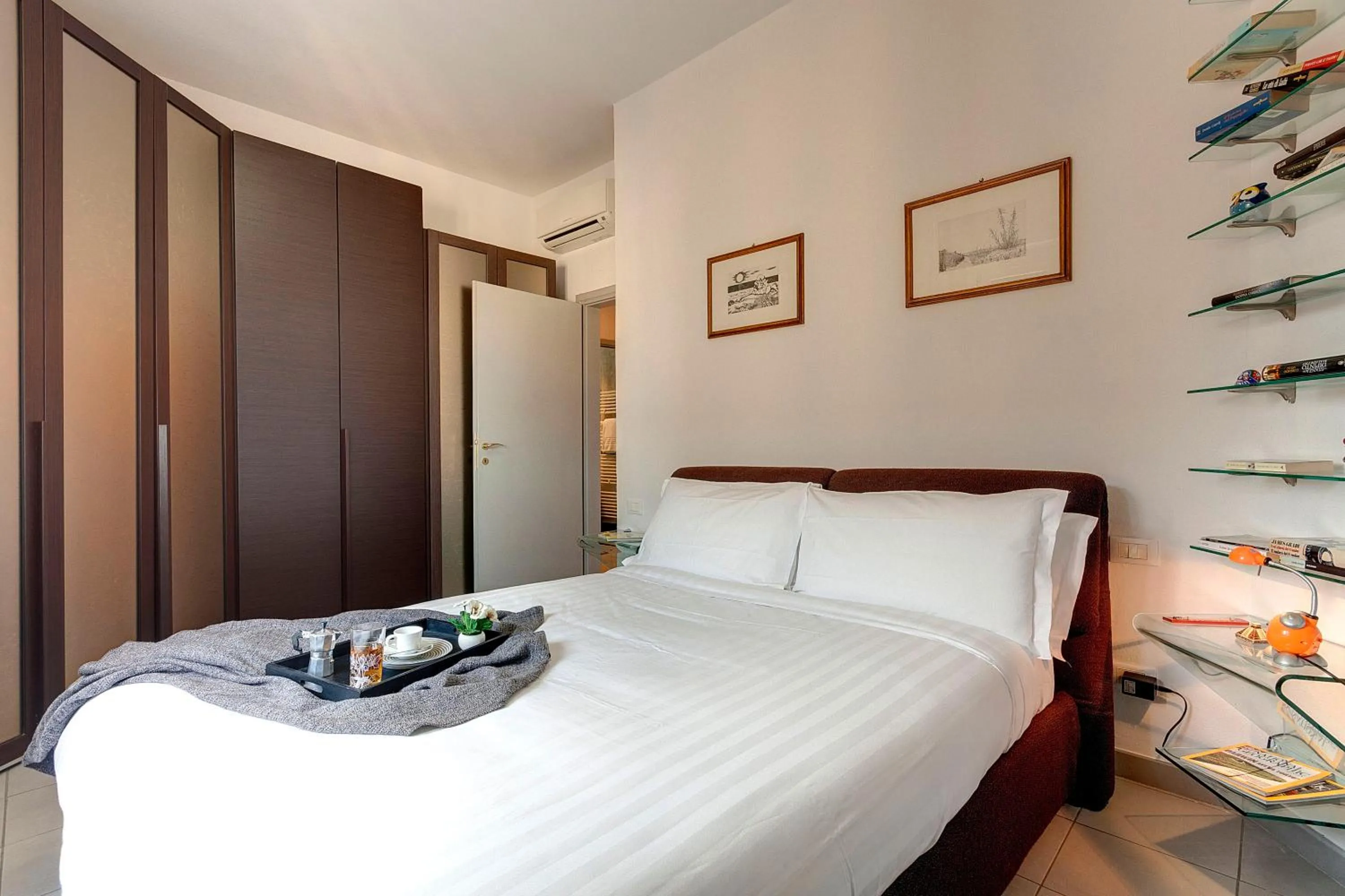 Bedroom, Bed in Binario9 Terrace Apartment by Mamo Florence