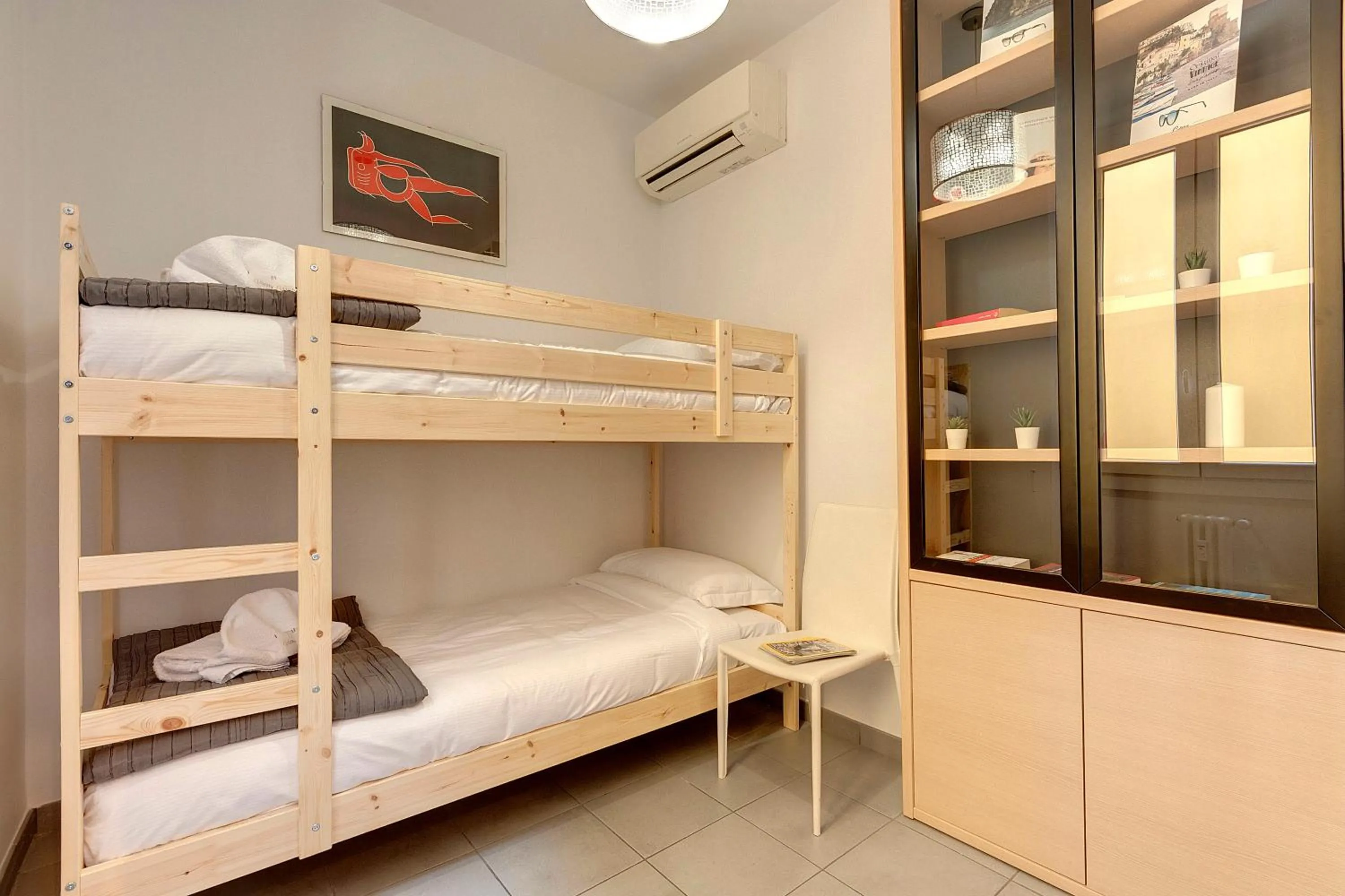 Bedroom, Bed in Binario9 Terrace Apartment by Mamo Florence