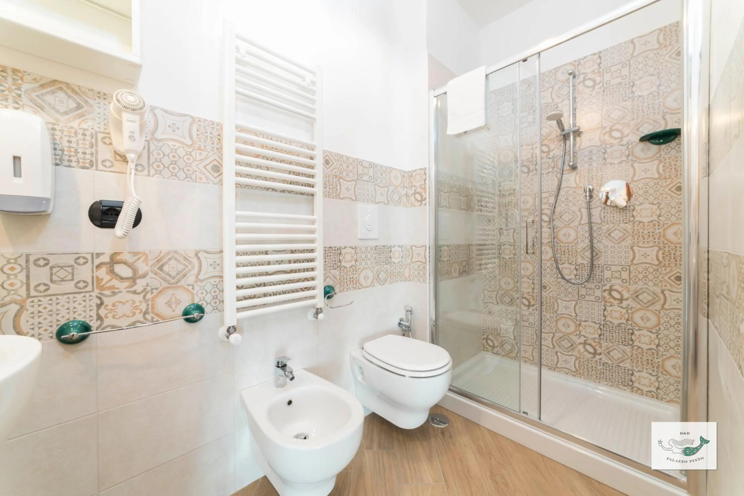 Shower in B&B Palazzo Pinto 2