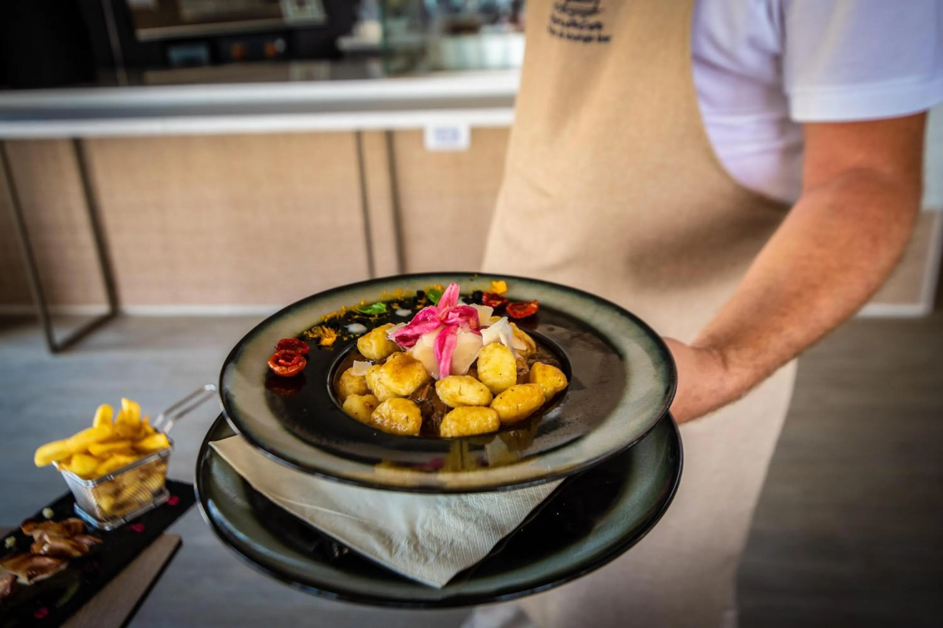 Restaurant/places to eat in Arena Grand Kazela Camping Homes