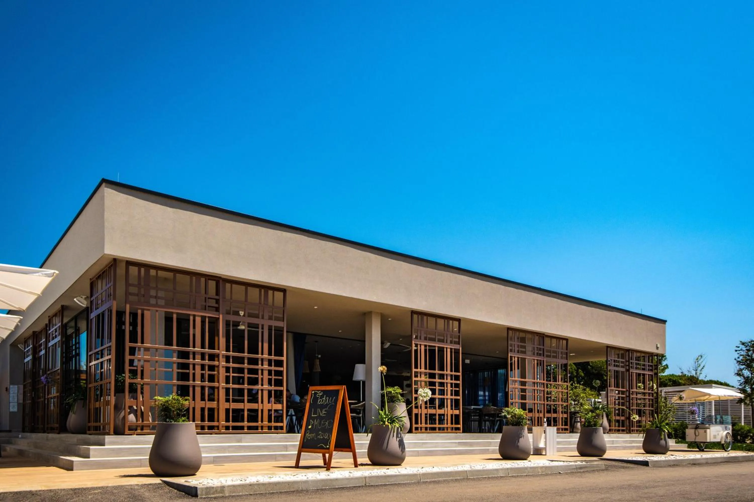 Restaurant/places to eat in Arena Grand Kazela Camping Homes