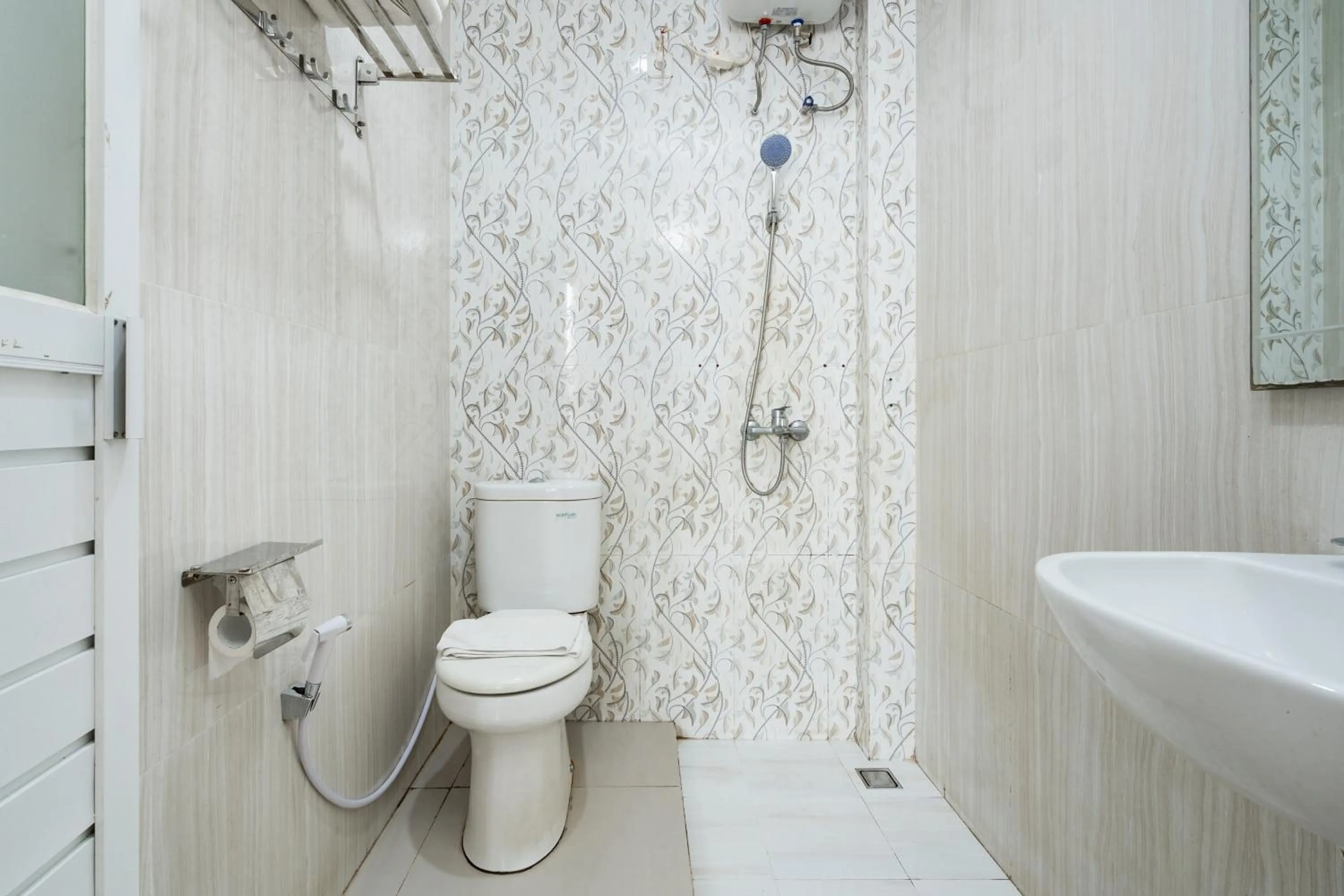 Bathroom in RedDoorz near Islamic Center Samarinda