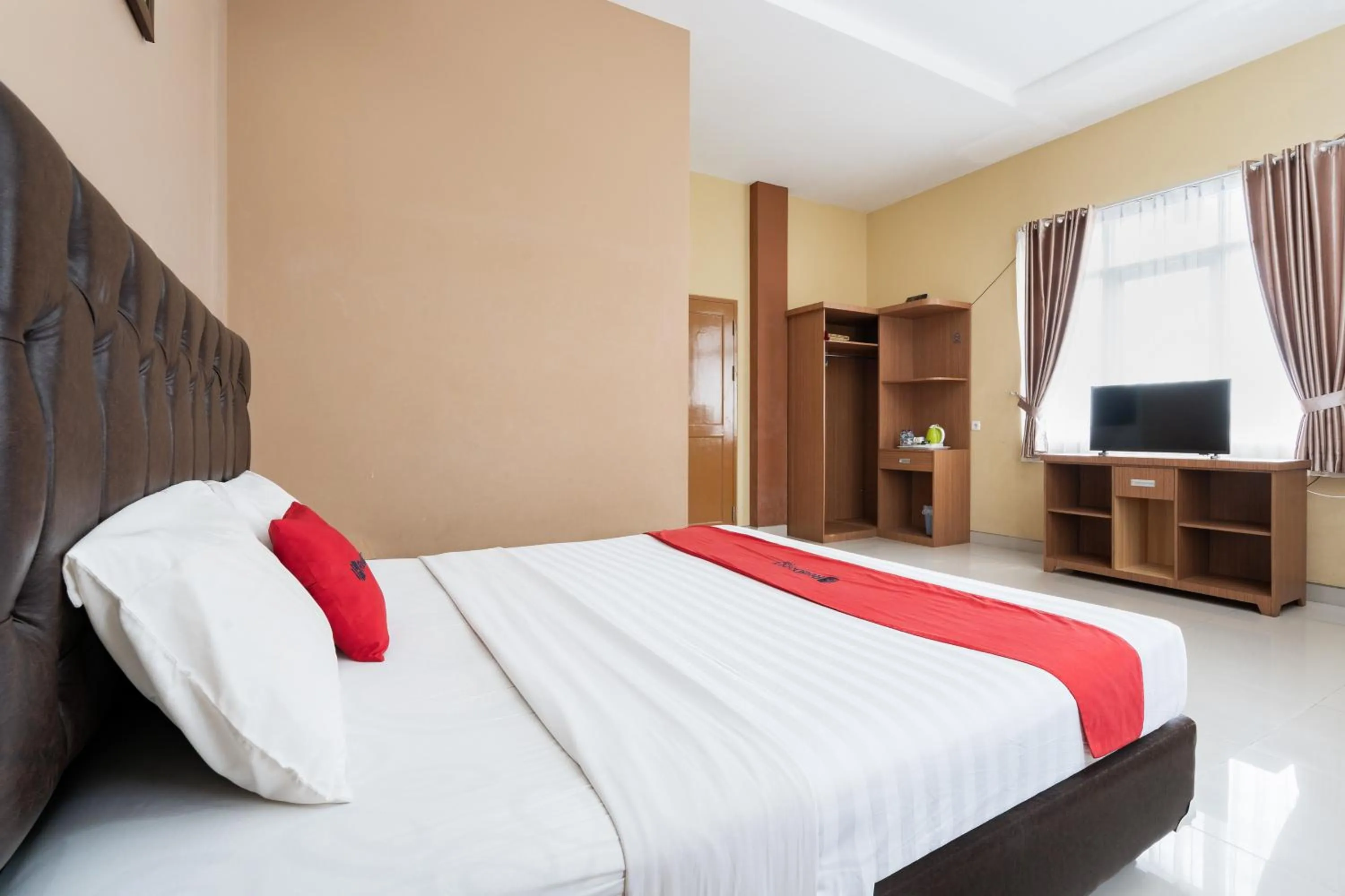 Bedroom, Bed in RedDoorz near Islamic Center Samarinda