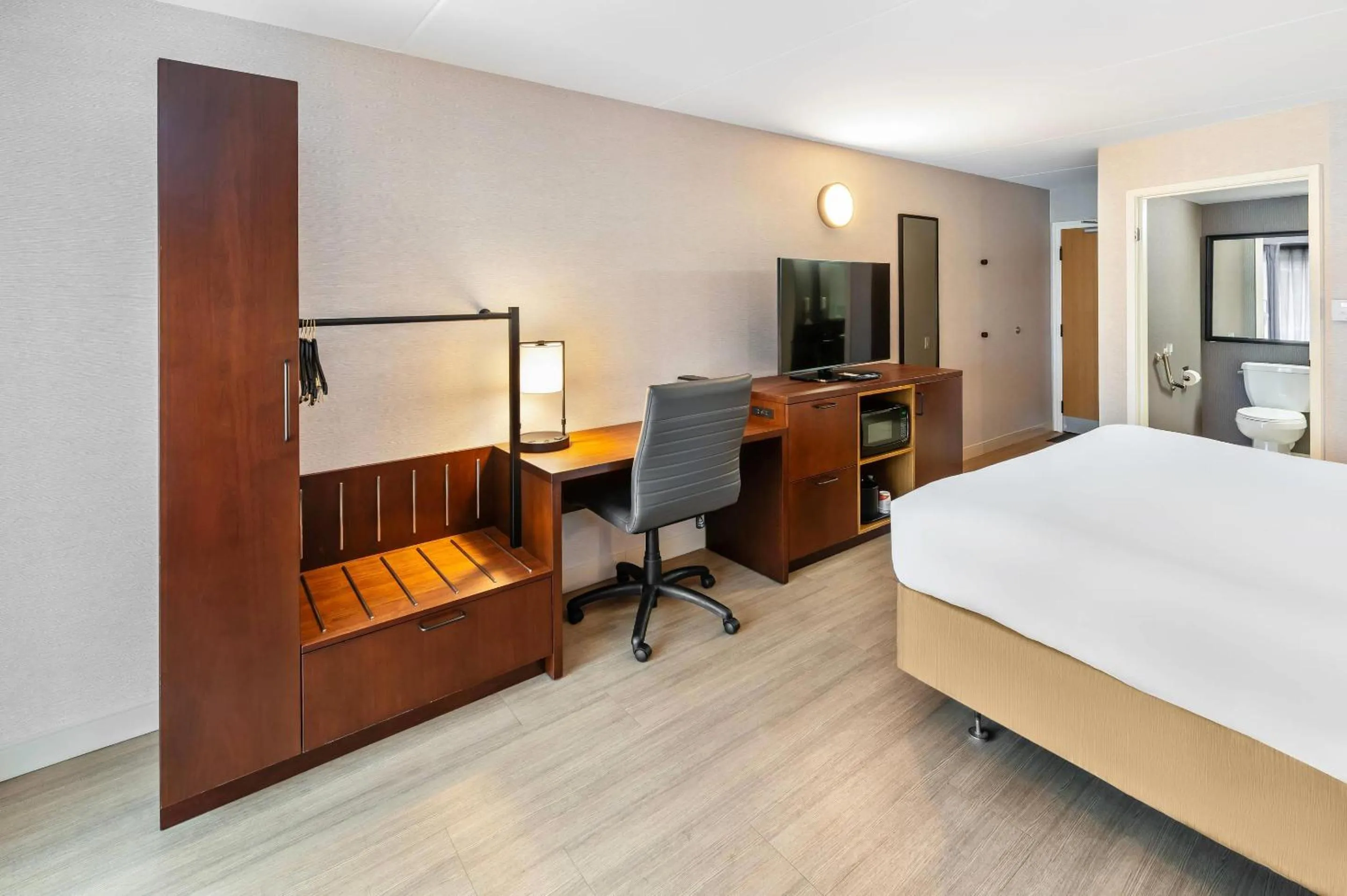 Bedroom, Bed in Comfort Inn East