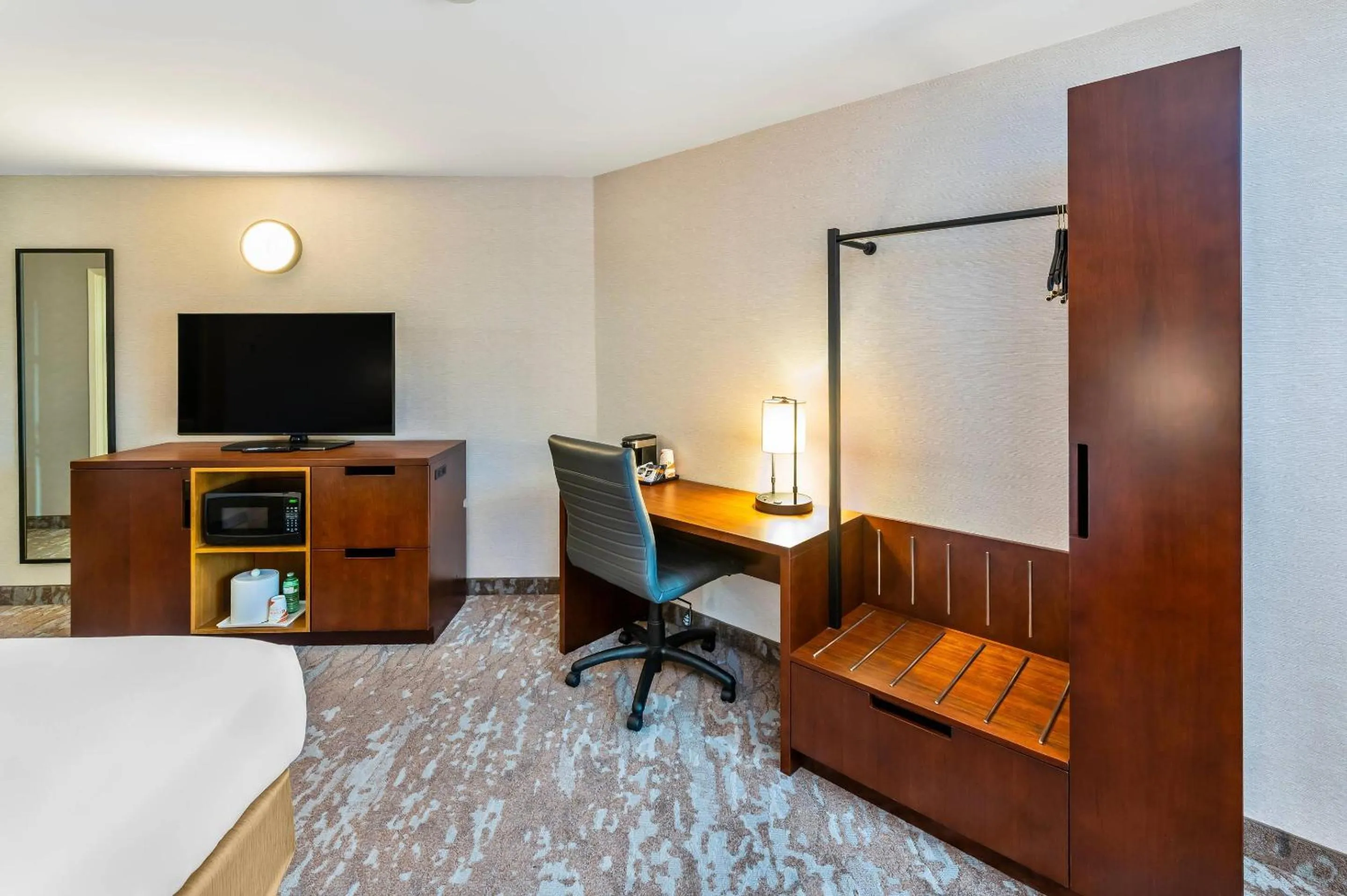 Bedroom, Bed in Comfort Inn East