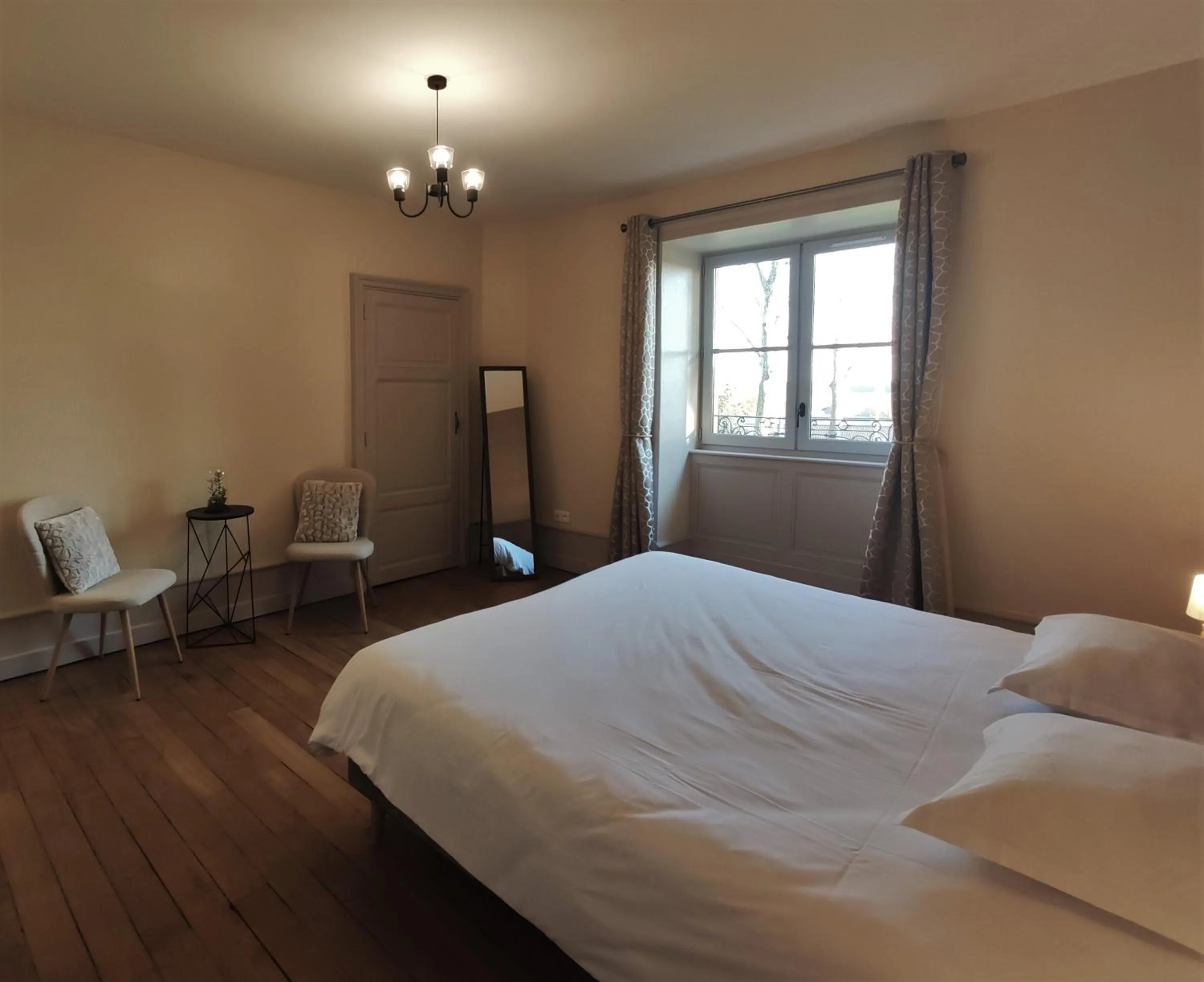 Bedroom in La Maison Verneuil