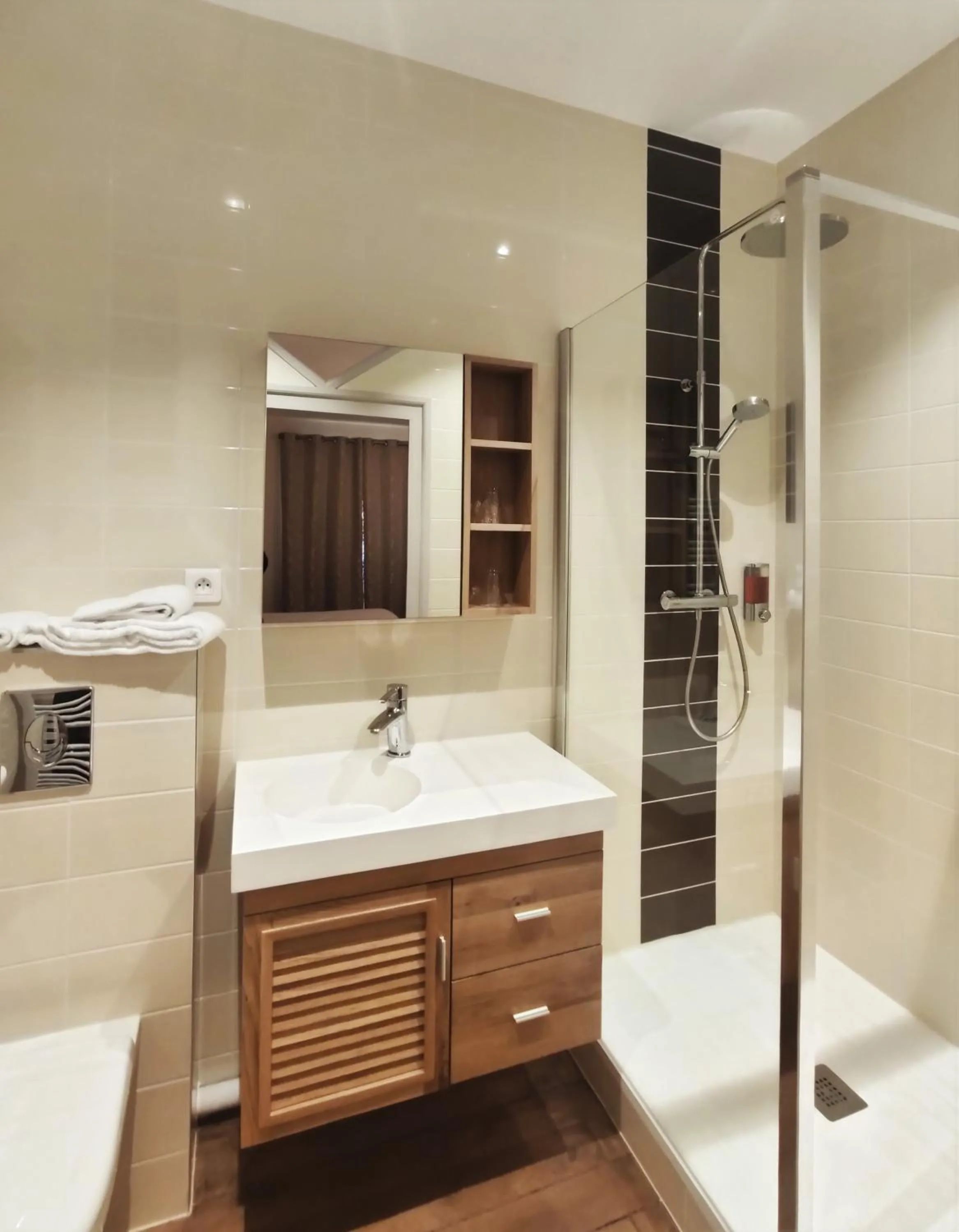 Bathroom in La Maison Verneuil