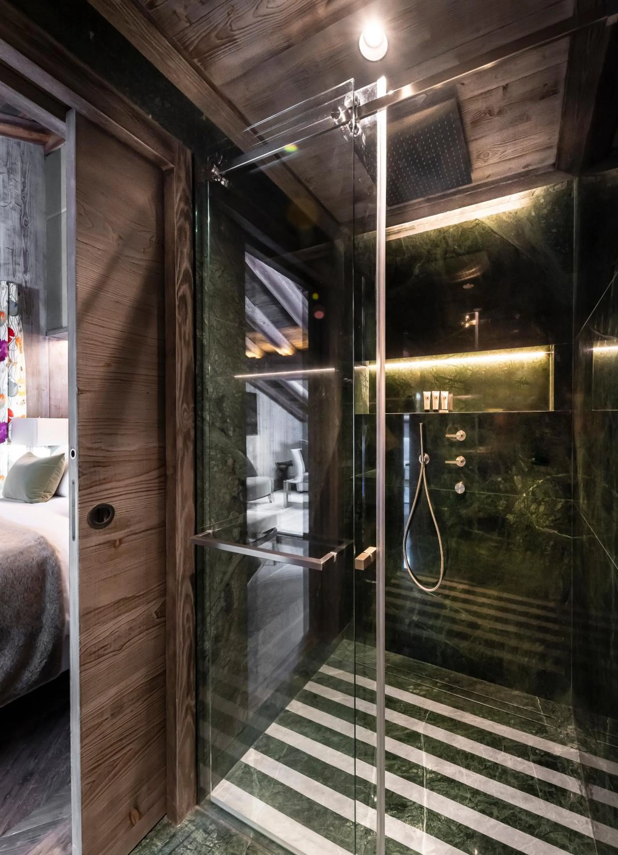 Shower in Armancette - The Leading Hotels of the World