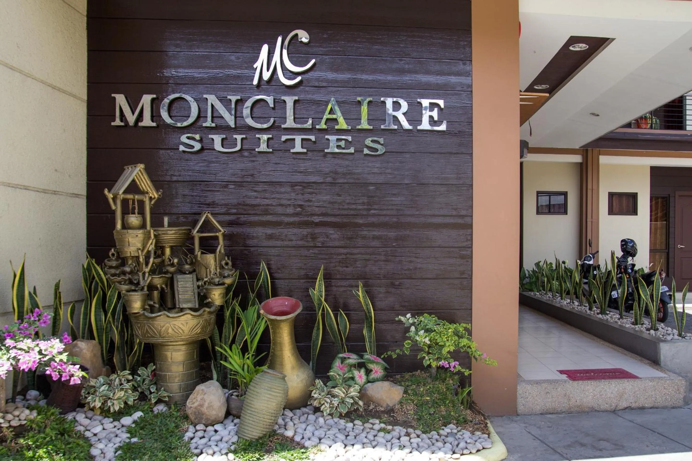 Facade/entrance in OYO 153 Espacio de Clarita Hometel