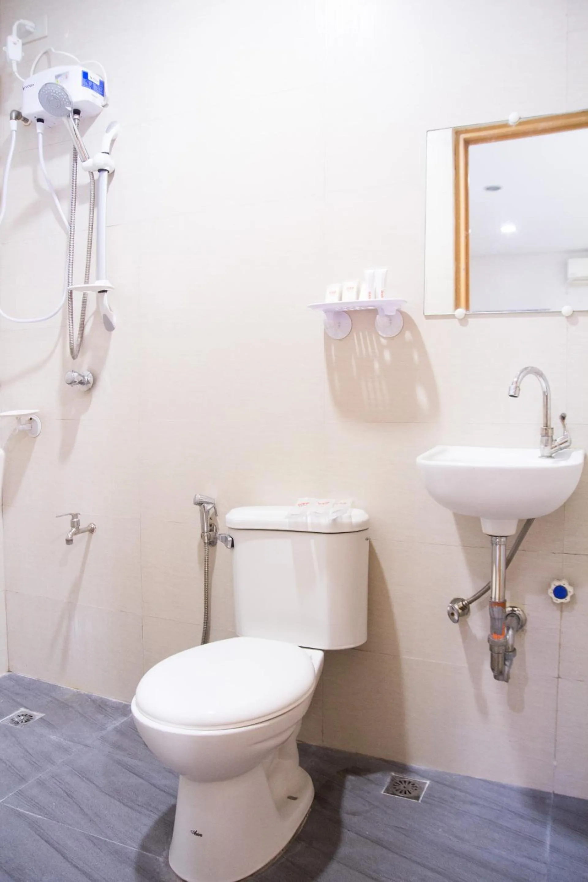 Bathroom in OYO 153 Espacio de Clarita Hometel