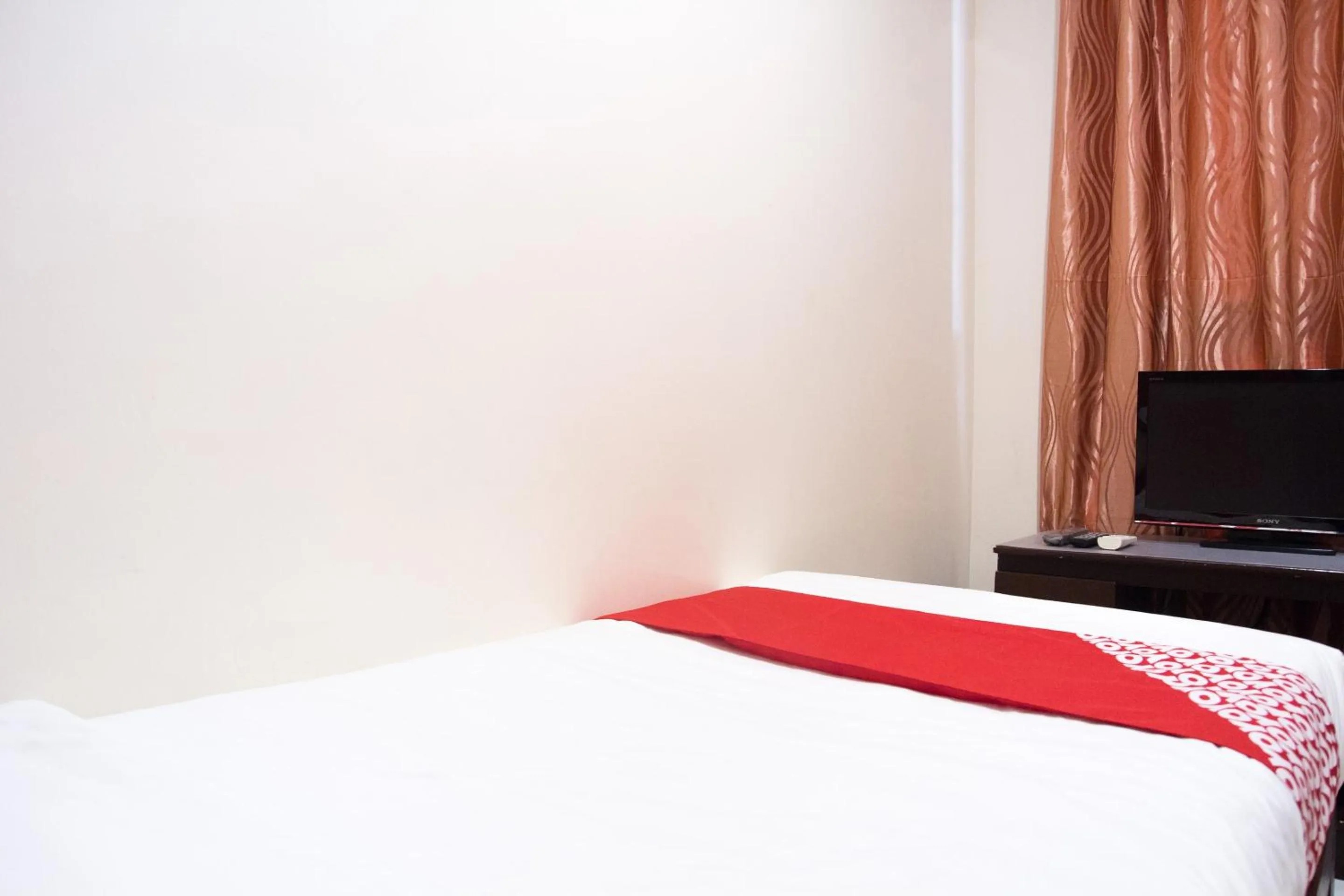 Bedroom in OYO 153 Espacio de Clarita Hometel