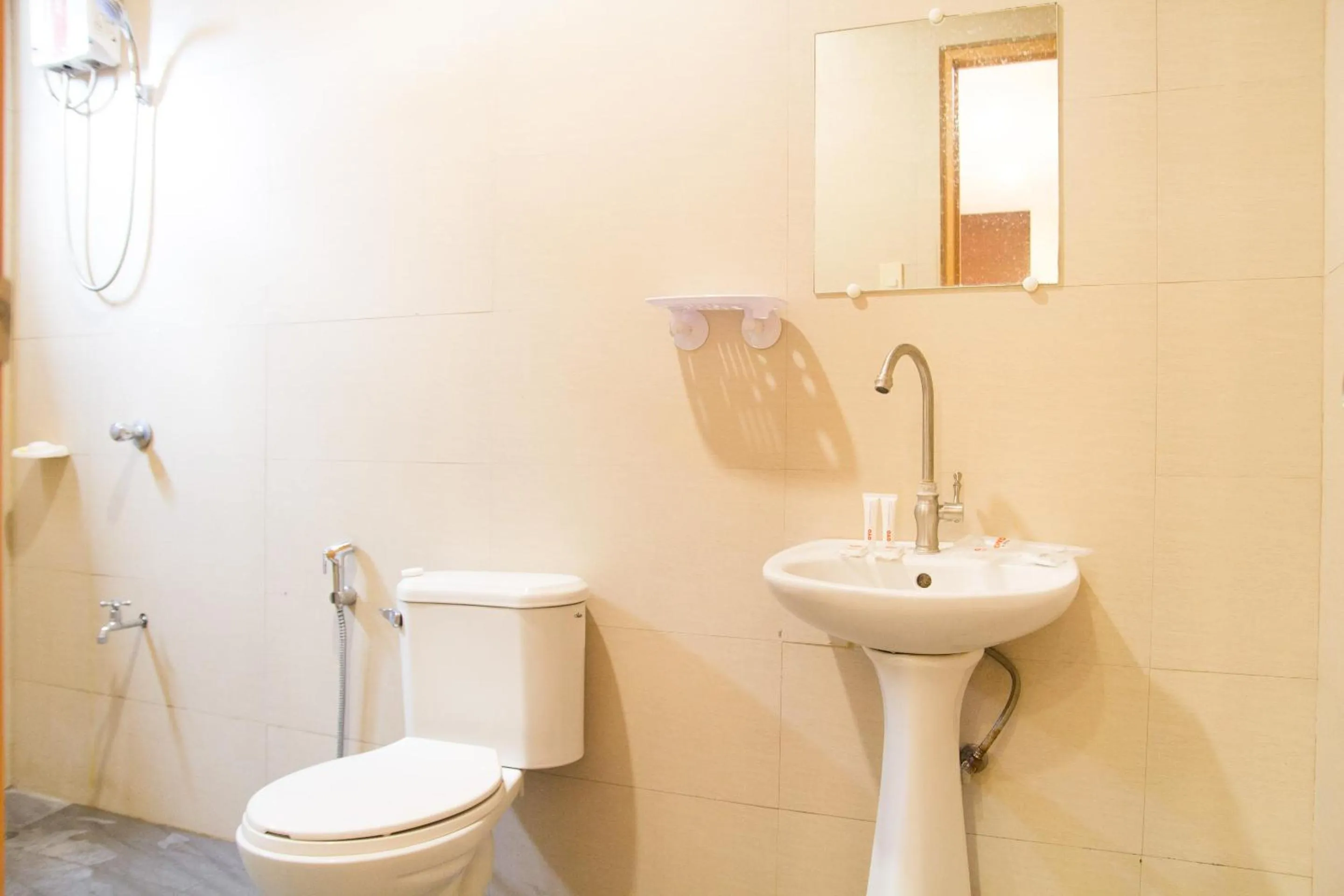 Bathroom in OYO 153 Espacio de Clarita Hometel