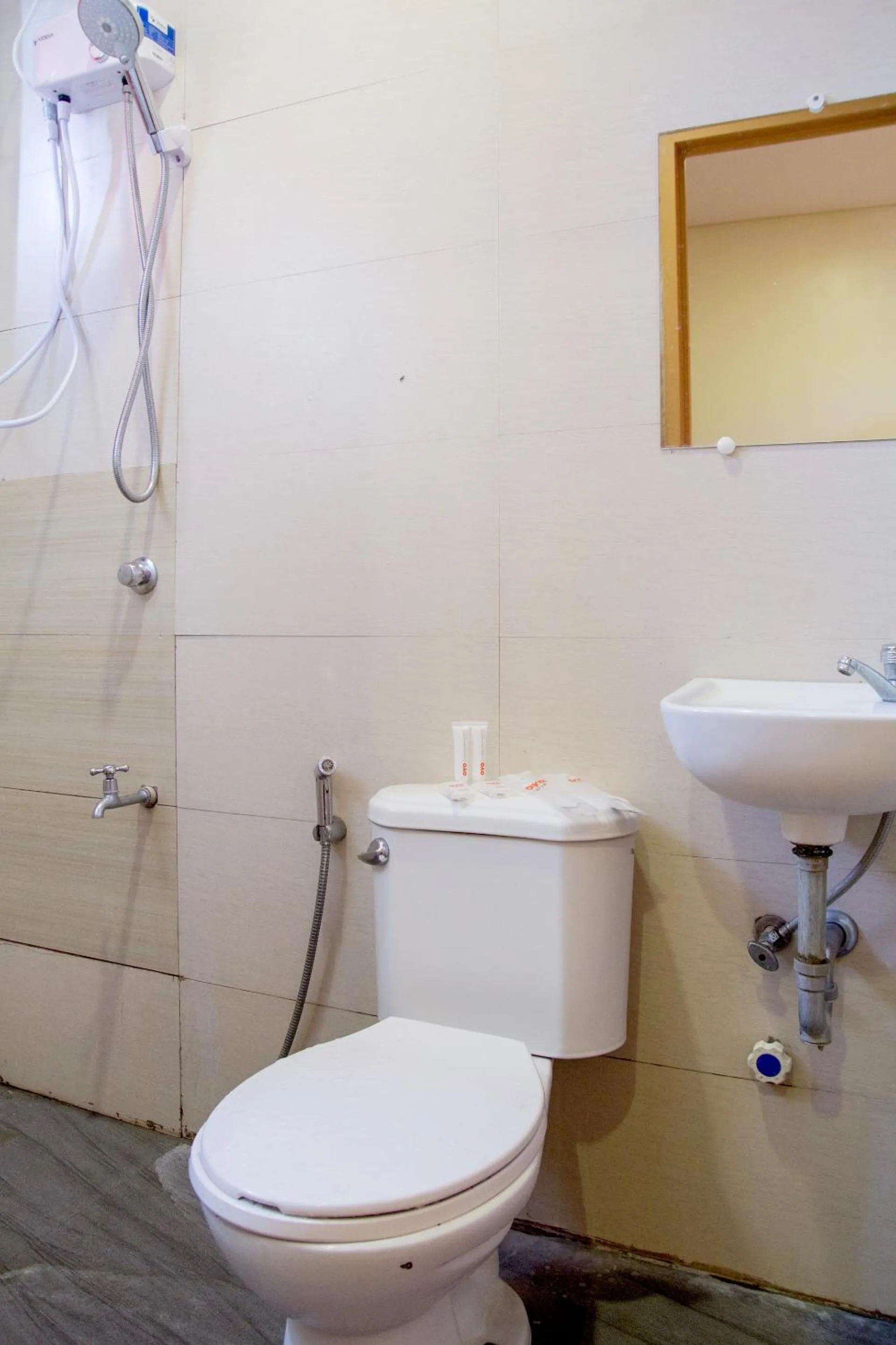 Bathroom in OYO 153 Espacio de Clarita Hometel