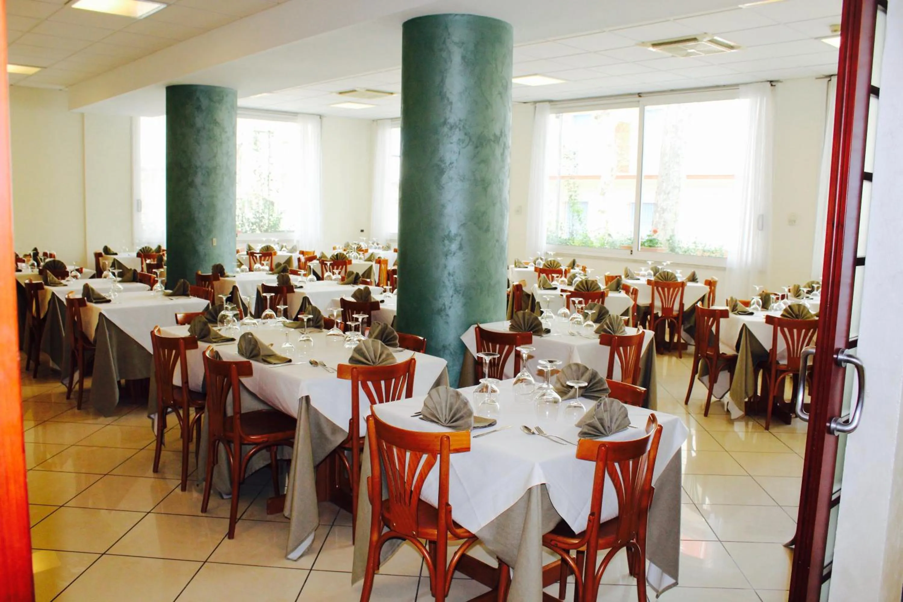 Restaurant/places to eat in Blue Hotel