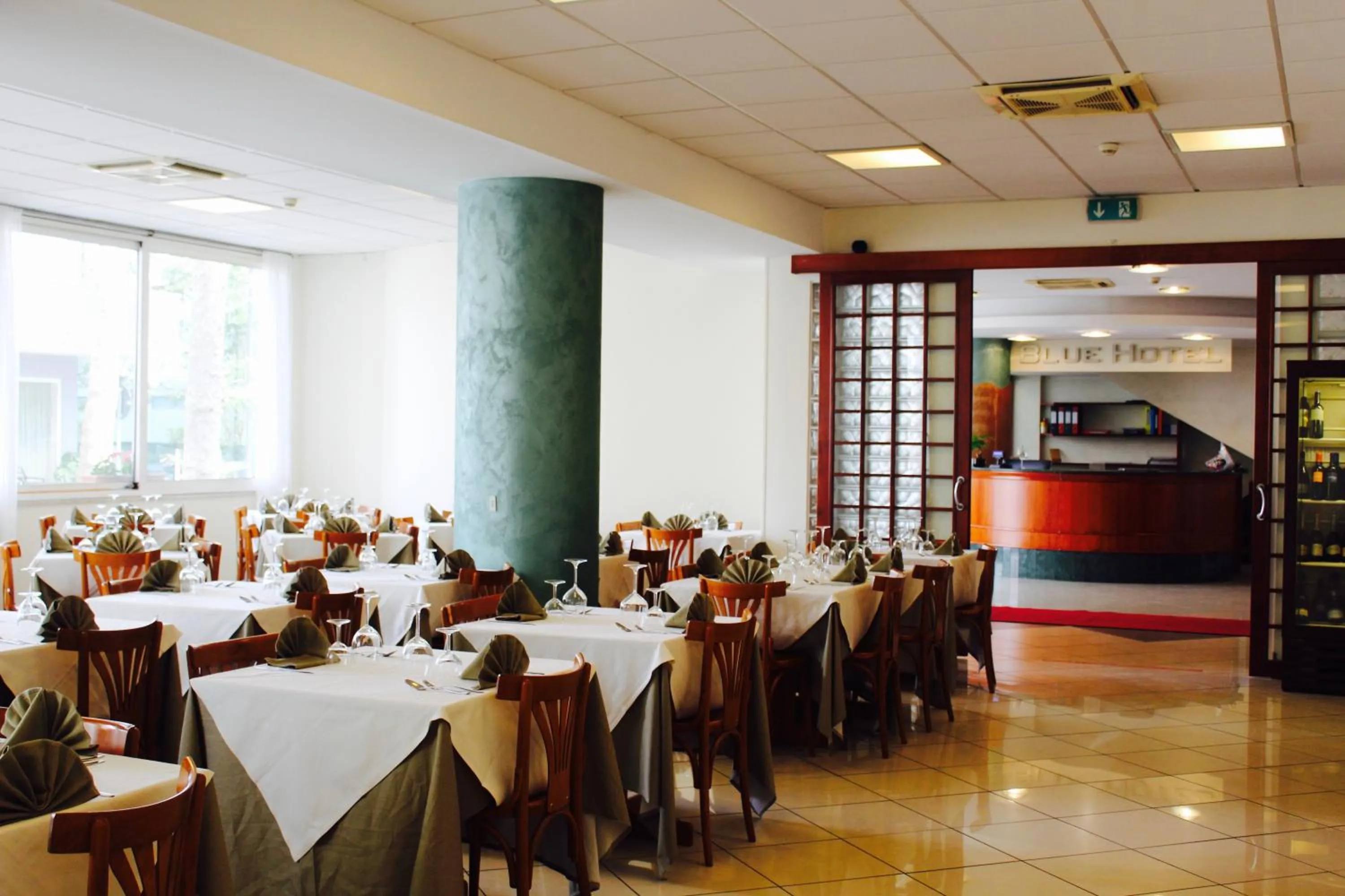 Restaurant/places to eat in Blue Hotel