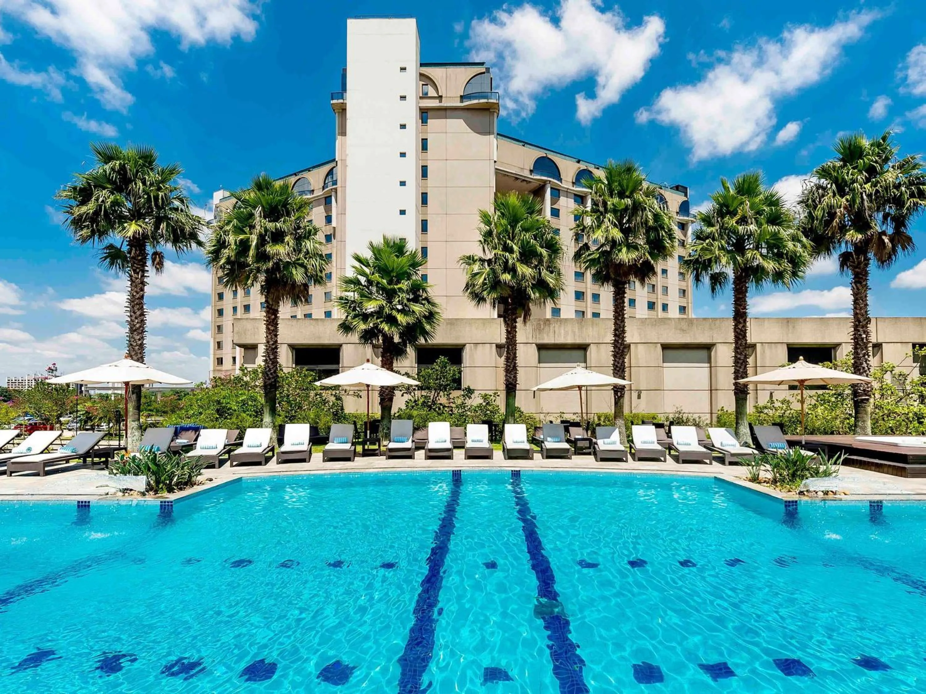 Pool view in Pullman Sao Paulo Guarulhos Airport