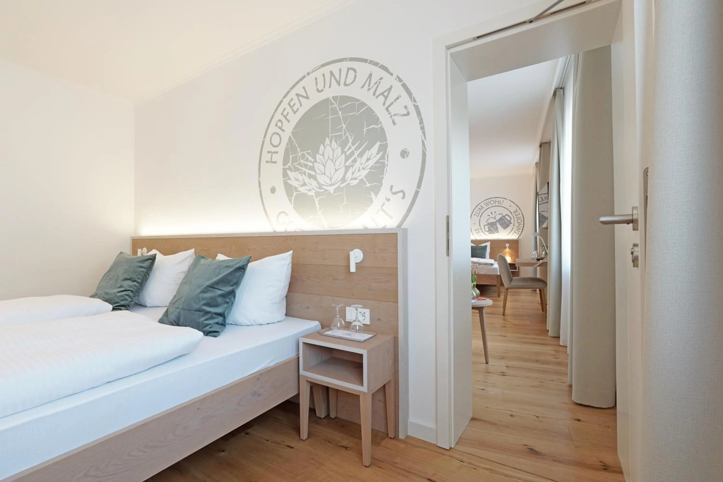 Photo of the whole room, Bed in Schattenhofer Braugasthof