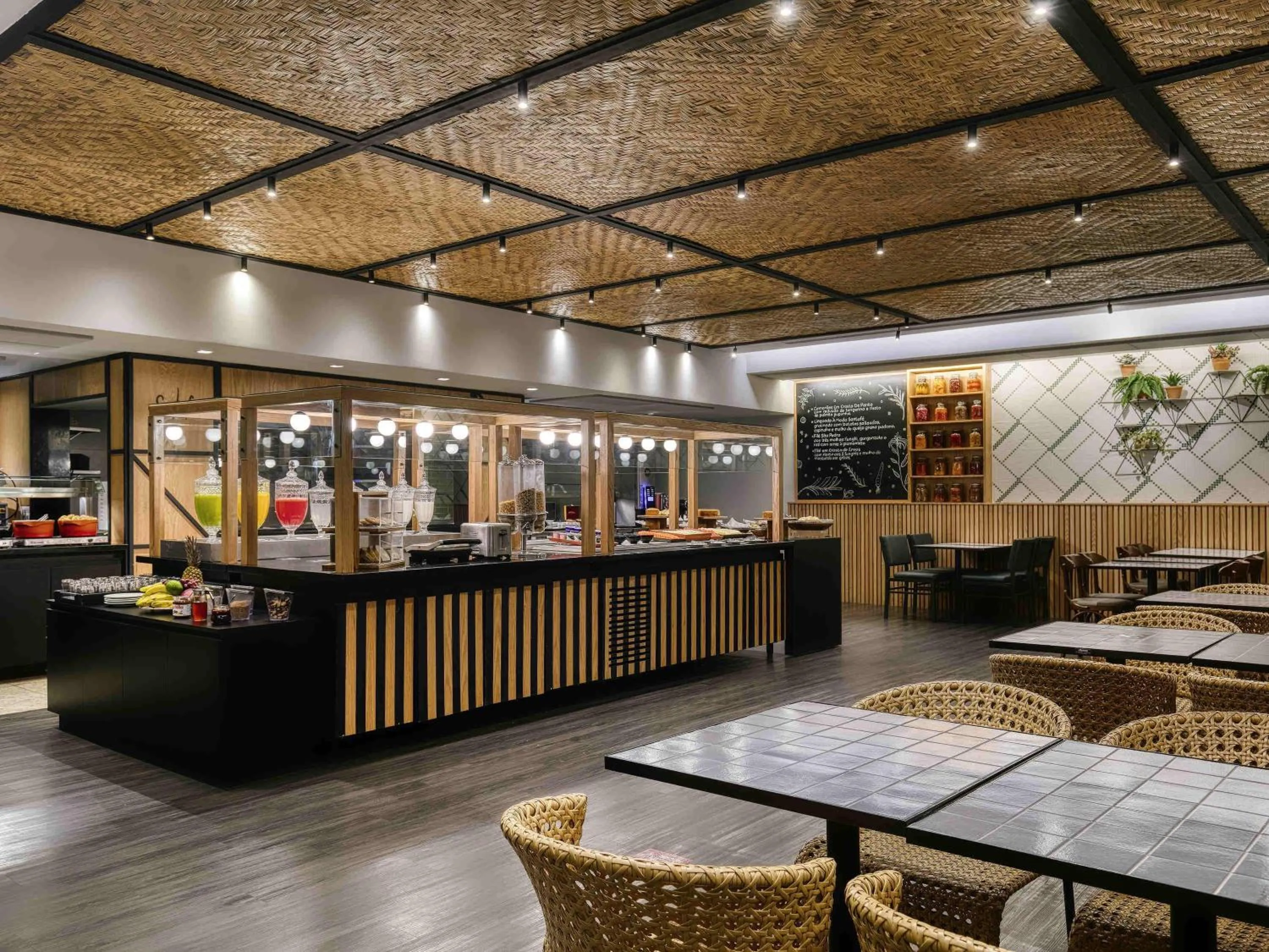 Restaurant/places to eat in Caesar Business Belo Horizonte Belvedere