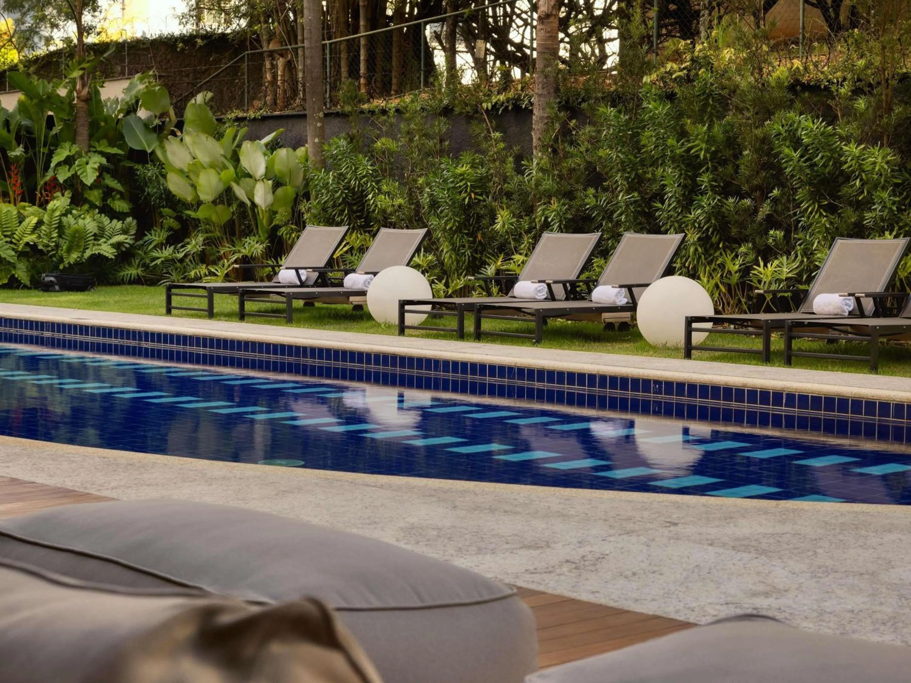 Pool view in Caesar Business Belo Horizonte Belvedere