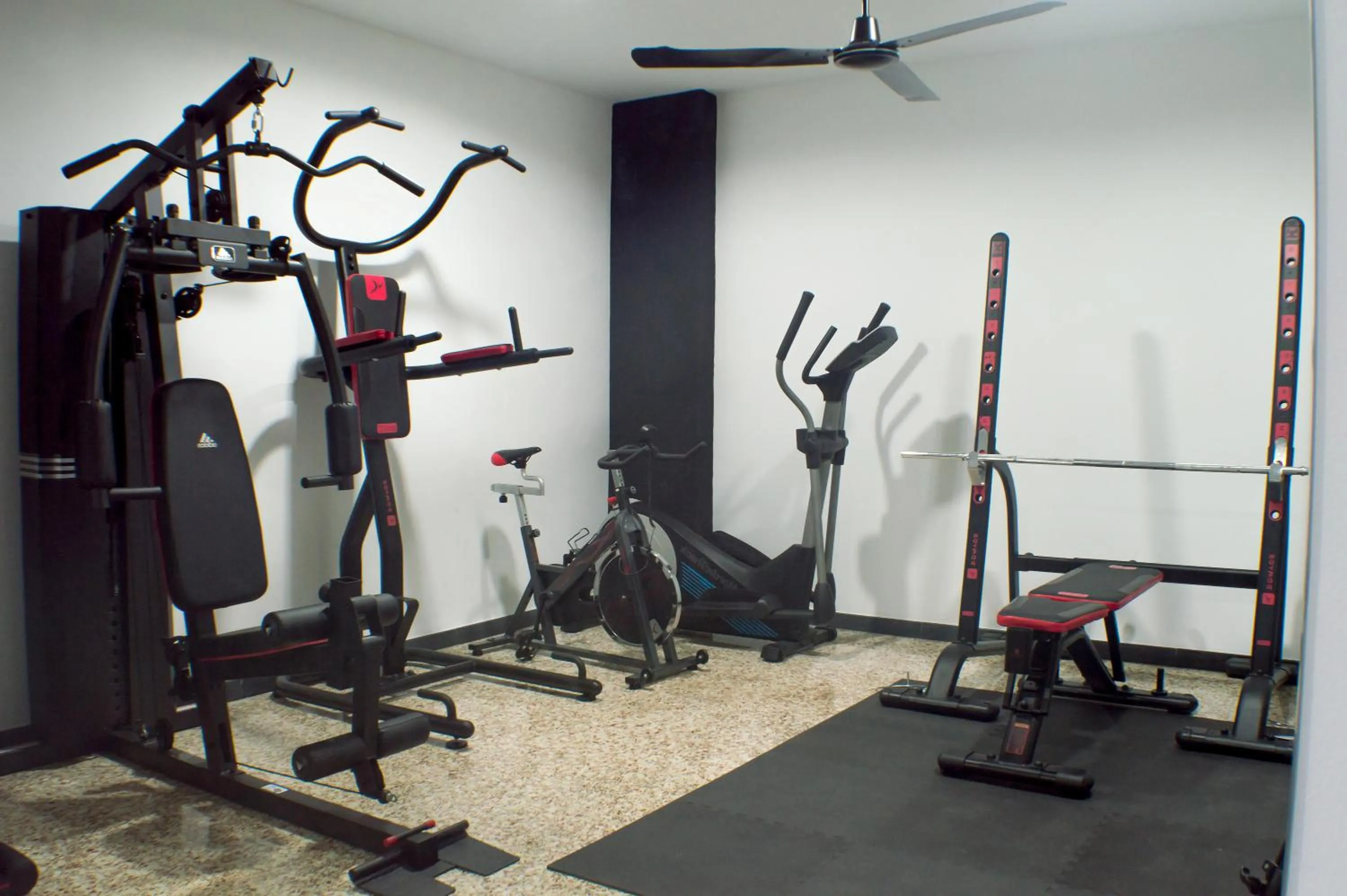 Fitness centre/facilities in Quart Youth Hostel & Apartments