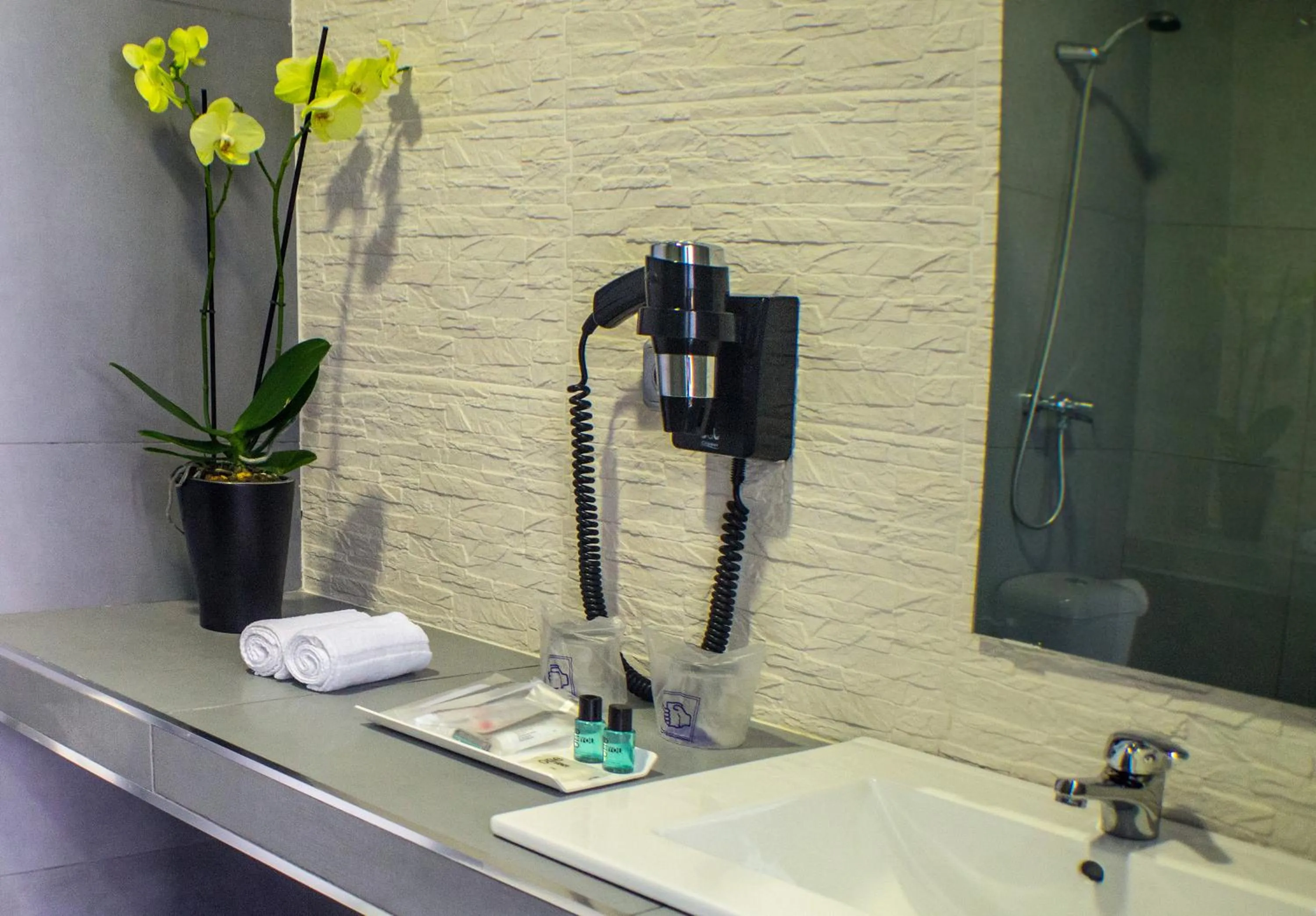 Shower in Quart Youth Hostel & Apartments