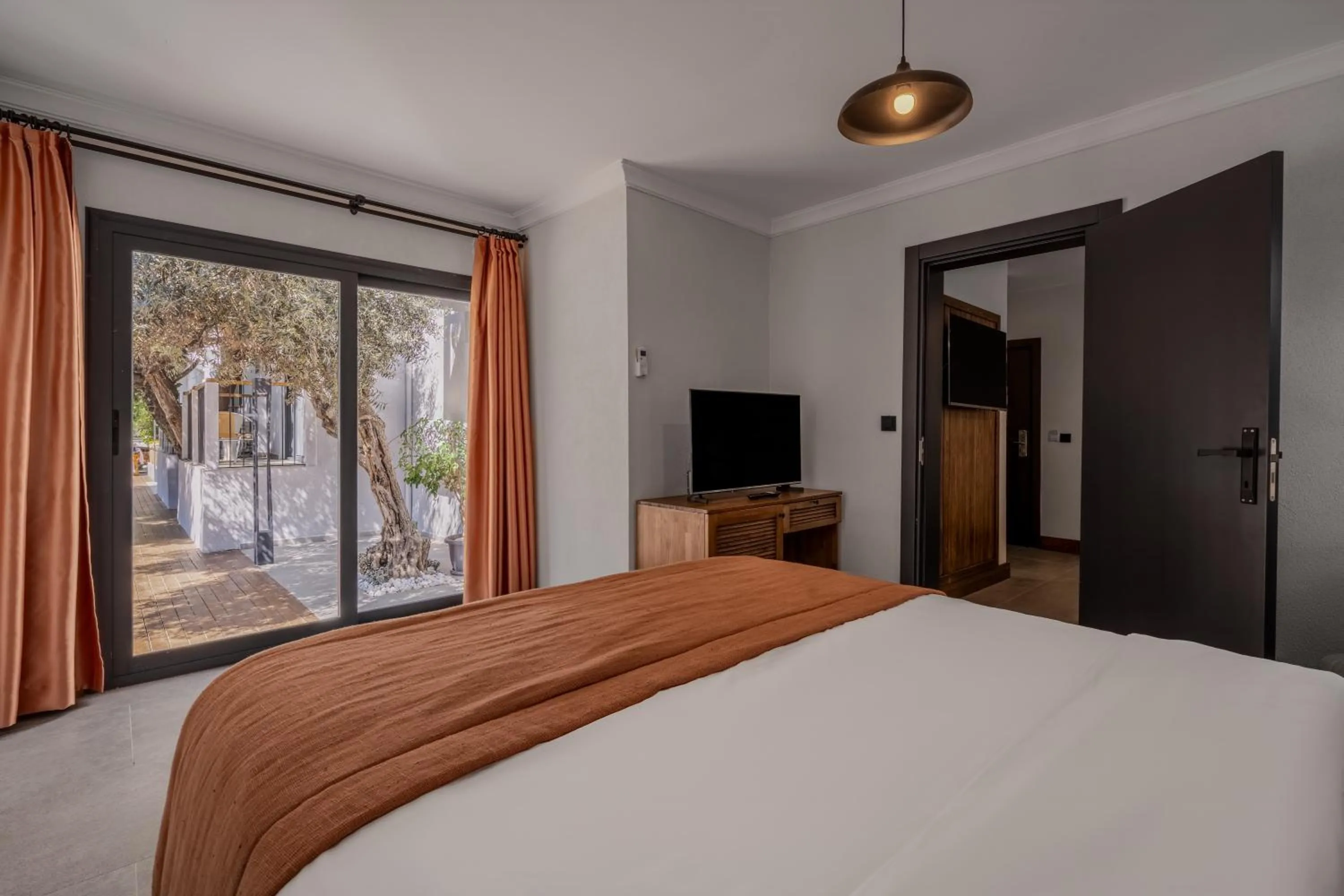 View (from property/room), Bed in Hotel Centro Bodrum