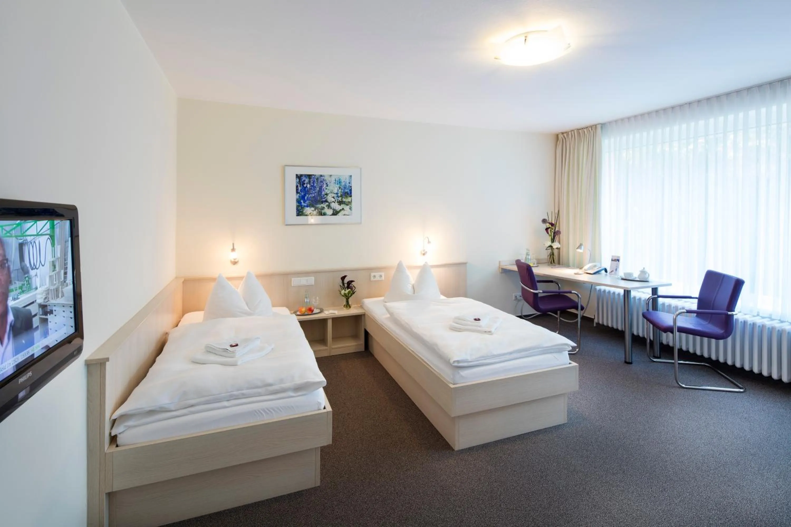 Photo of the whole room, Bed in Europäische Akademie Berlin