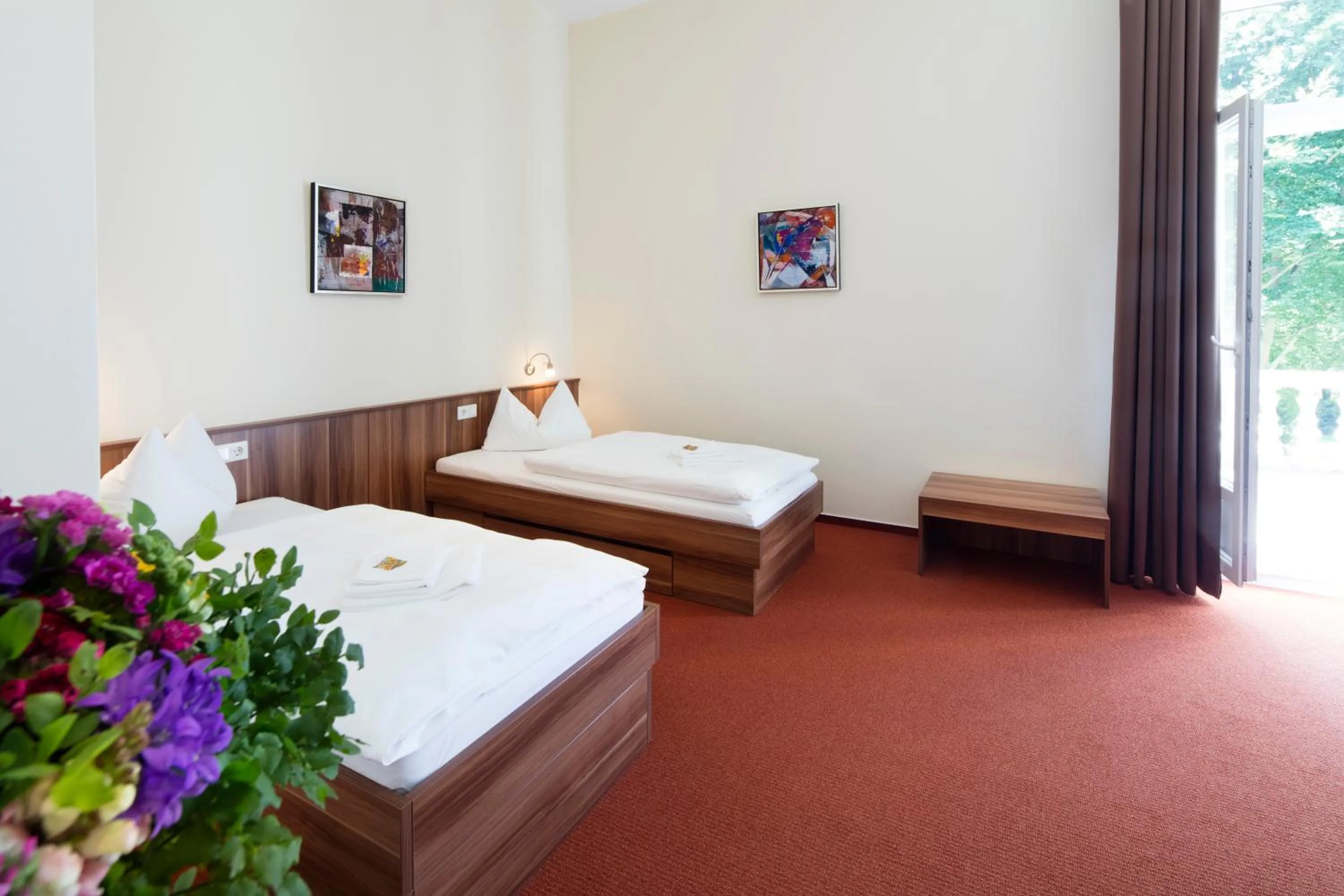 Photo of the whole room, Bed in Europäische Akademie Berlin