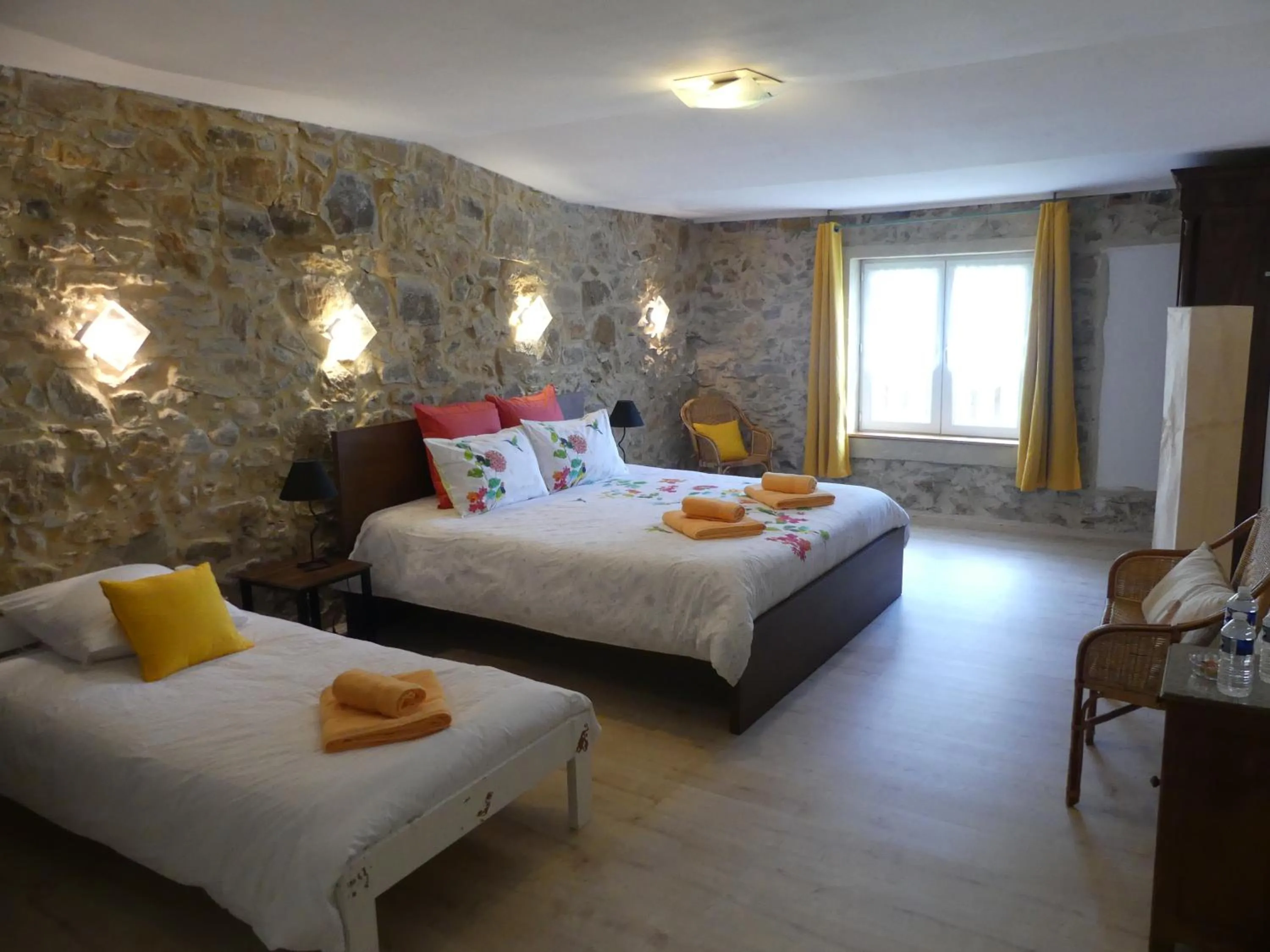 Photo of the whole room, Bed in Chambres d'hôtes Les Gragniotes