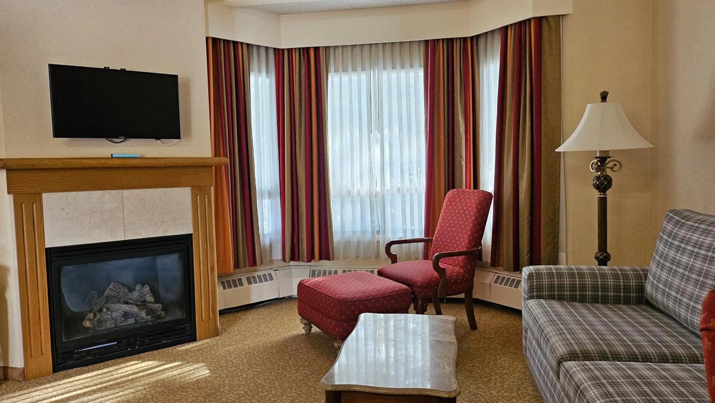 Living room in Lake Louise Inn
