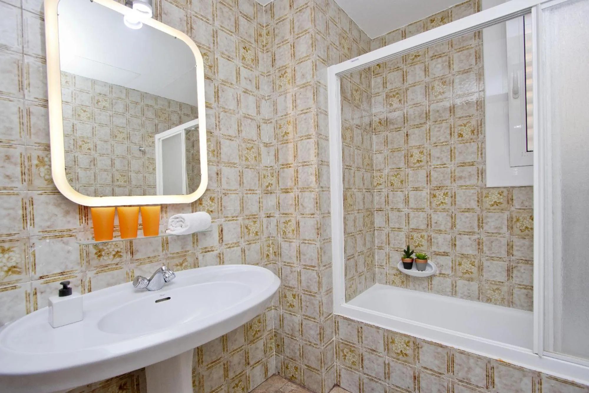 Barcelona City Seven Hostal