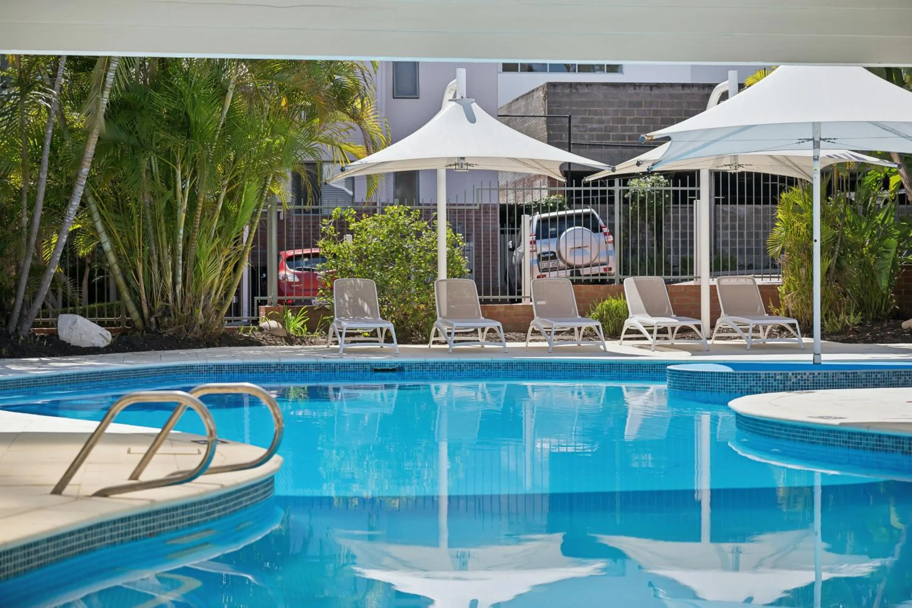 Swimming pool in Broadwater Resort Como