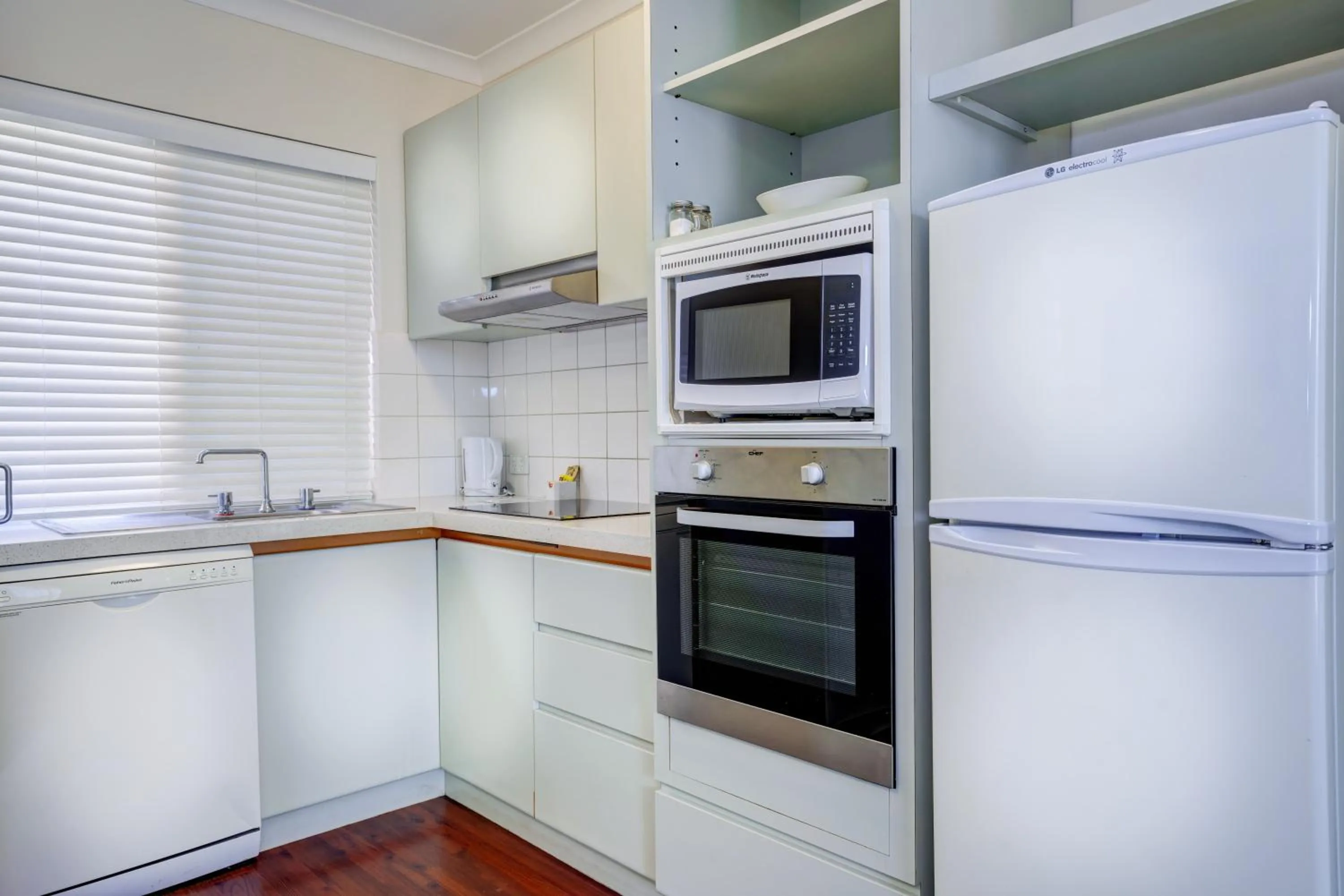 Kitchen or kitchenette in Broadwater Resort Como