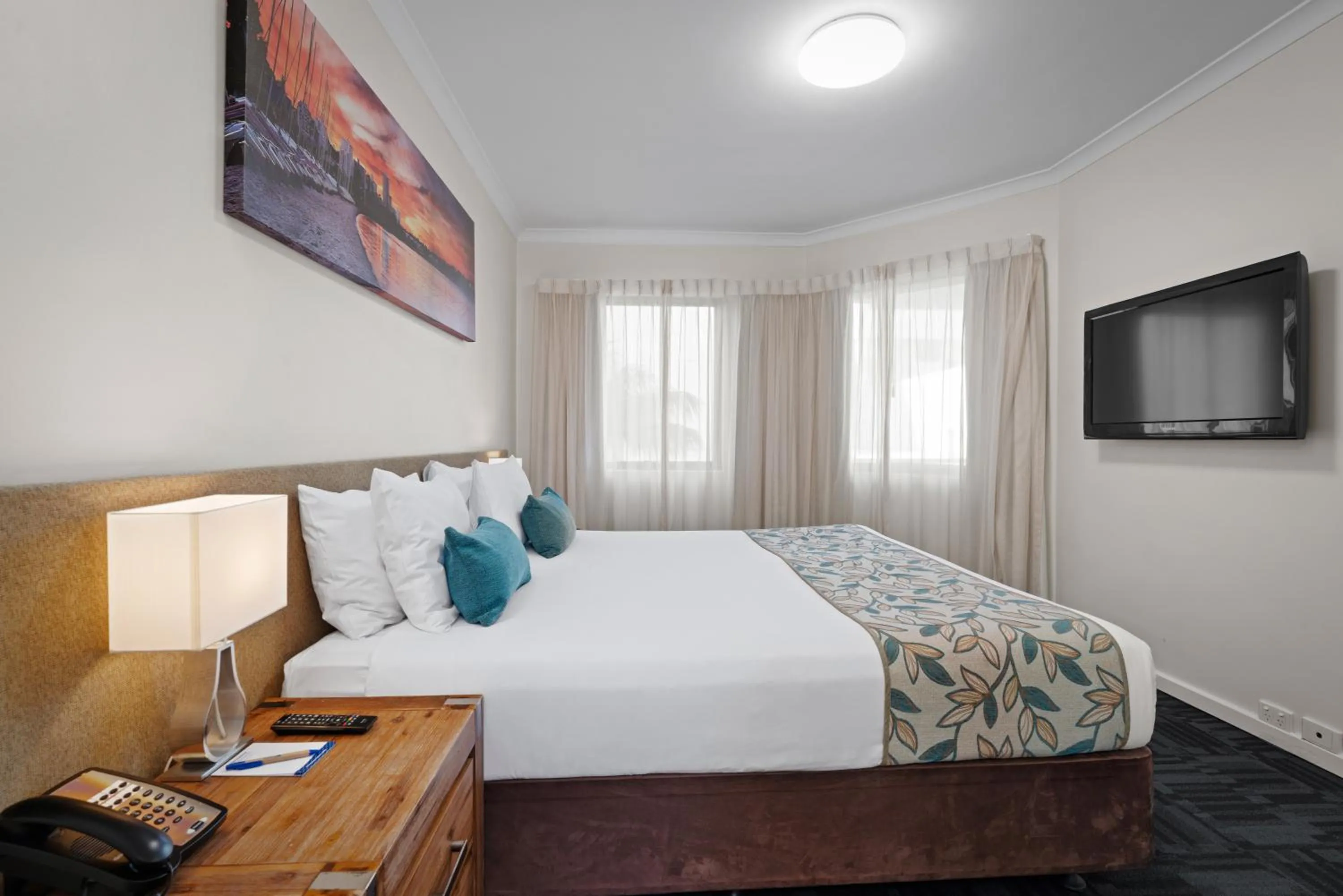Bedroom, Bed in Broadwater Resort Como