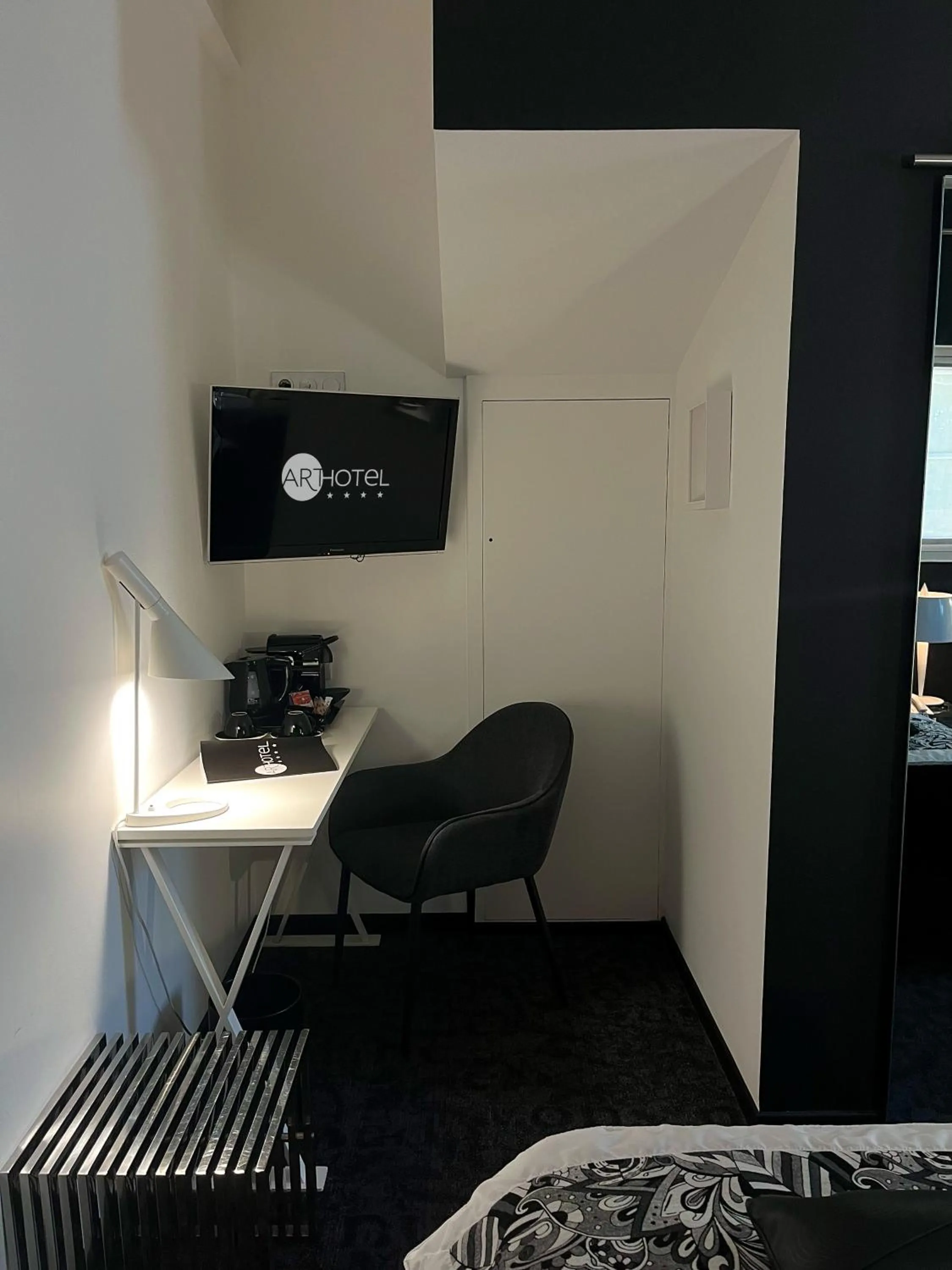 TV and multimedia, Bed in Art Hotel