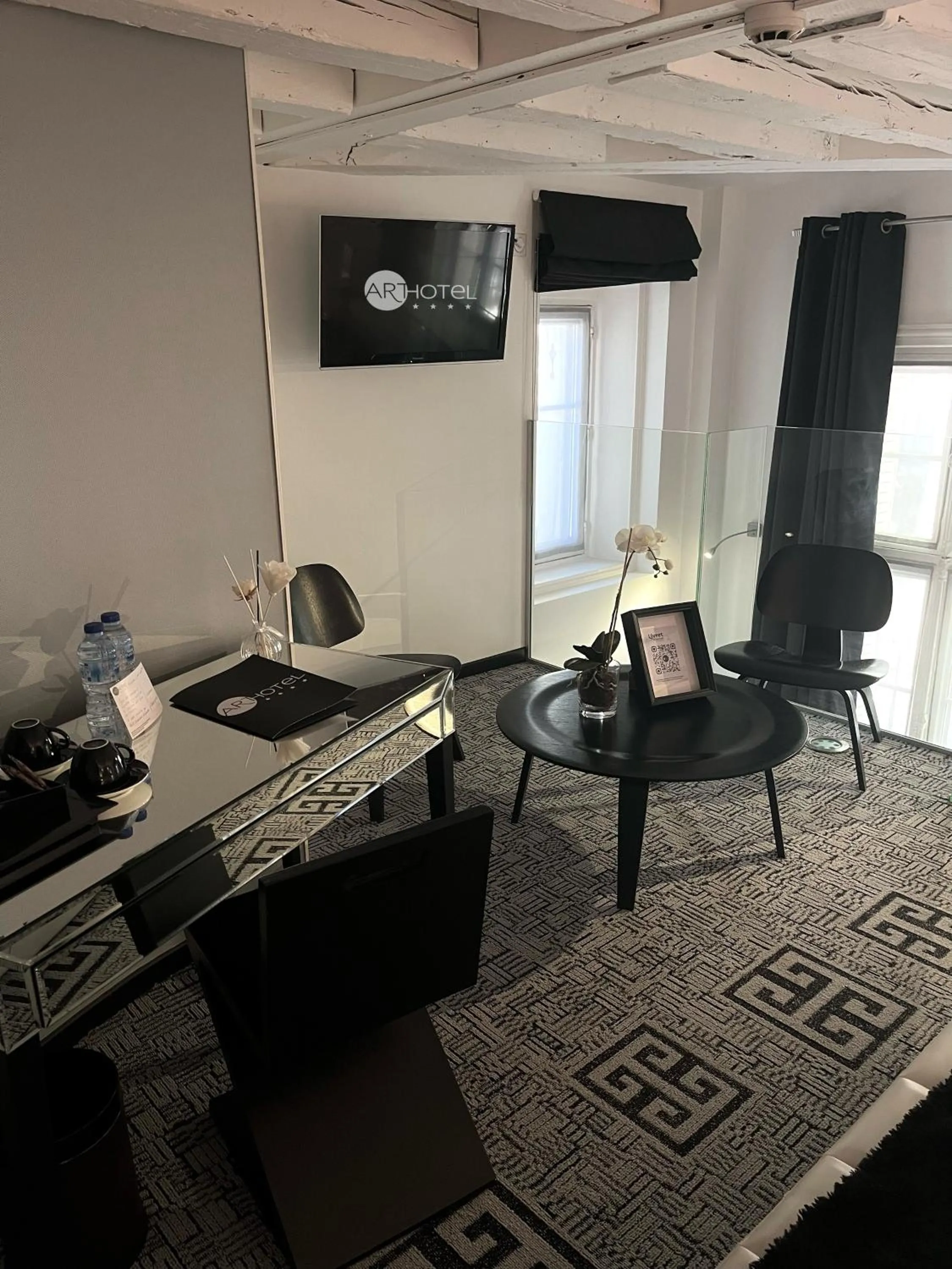 Seating area in Art Hotel