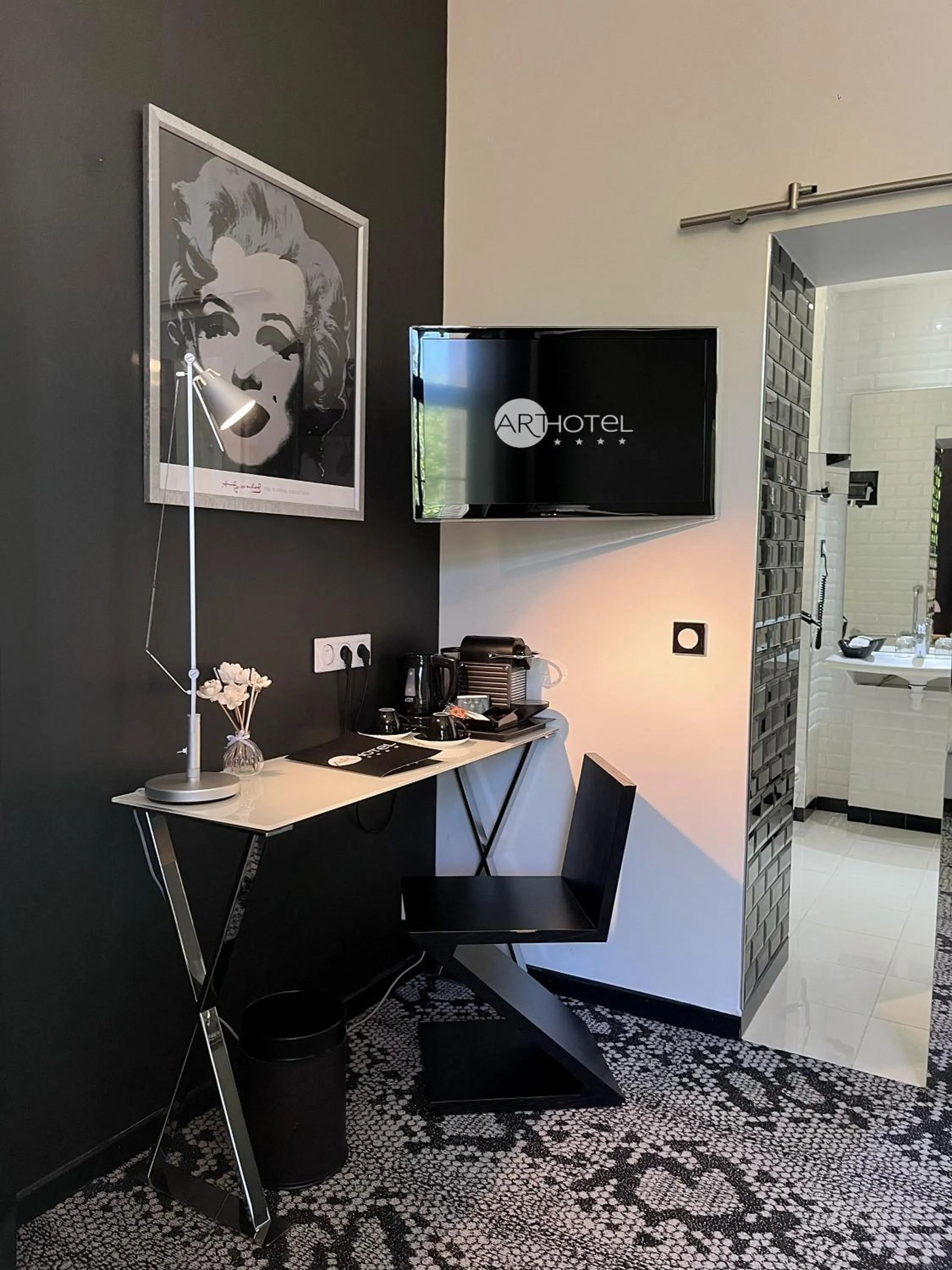 TV and multimedia in Art Hotel