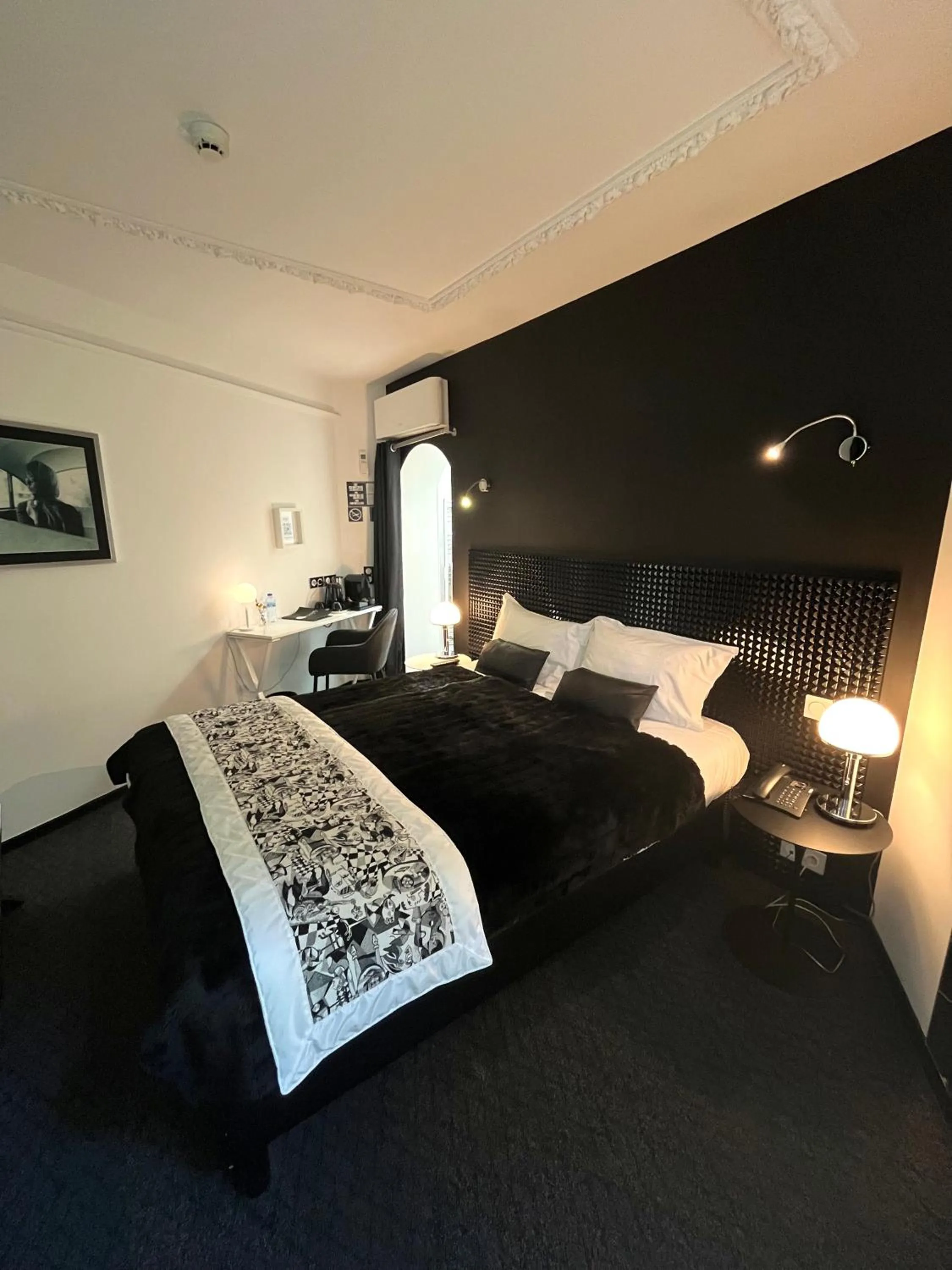 Photo of the whole room, Bed in Art Hotel